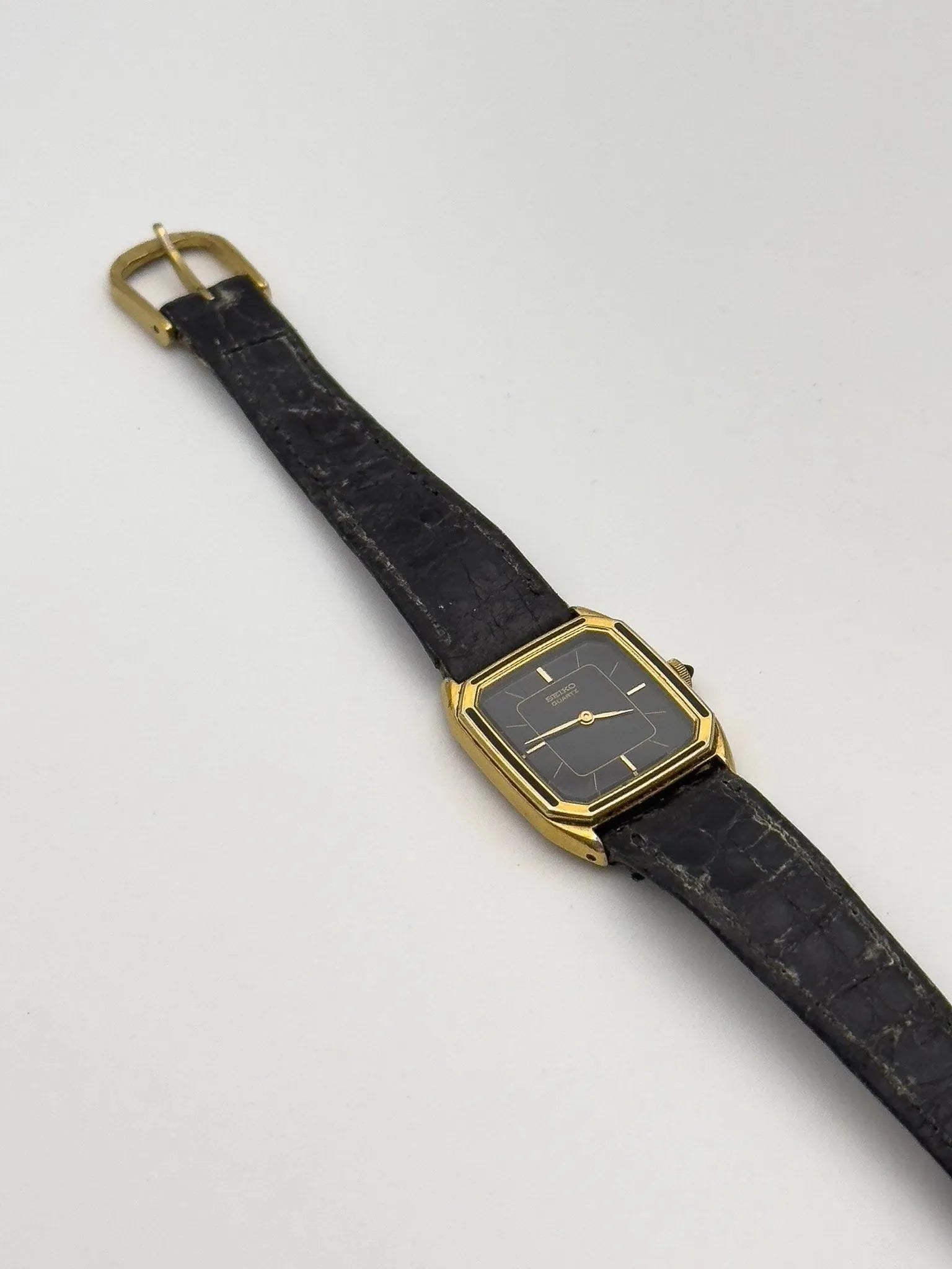 Seiko - Black Cabochon Lady - 1982 - Atelier Victor Paris - Vintage Watch Shop Dubai