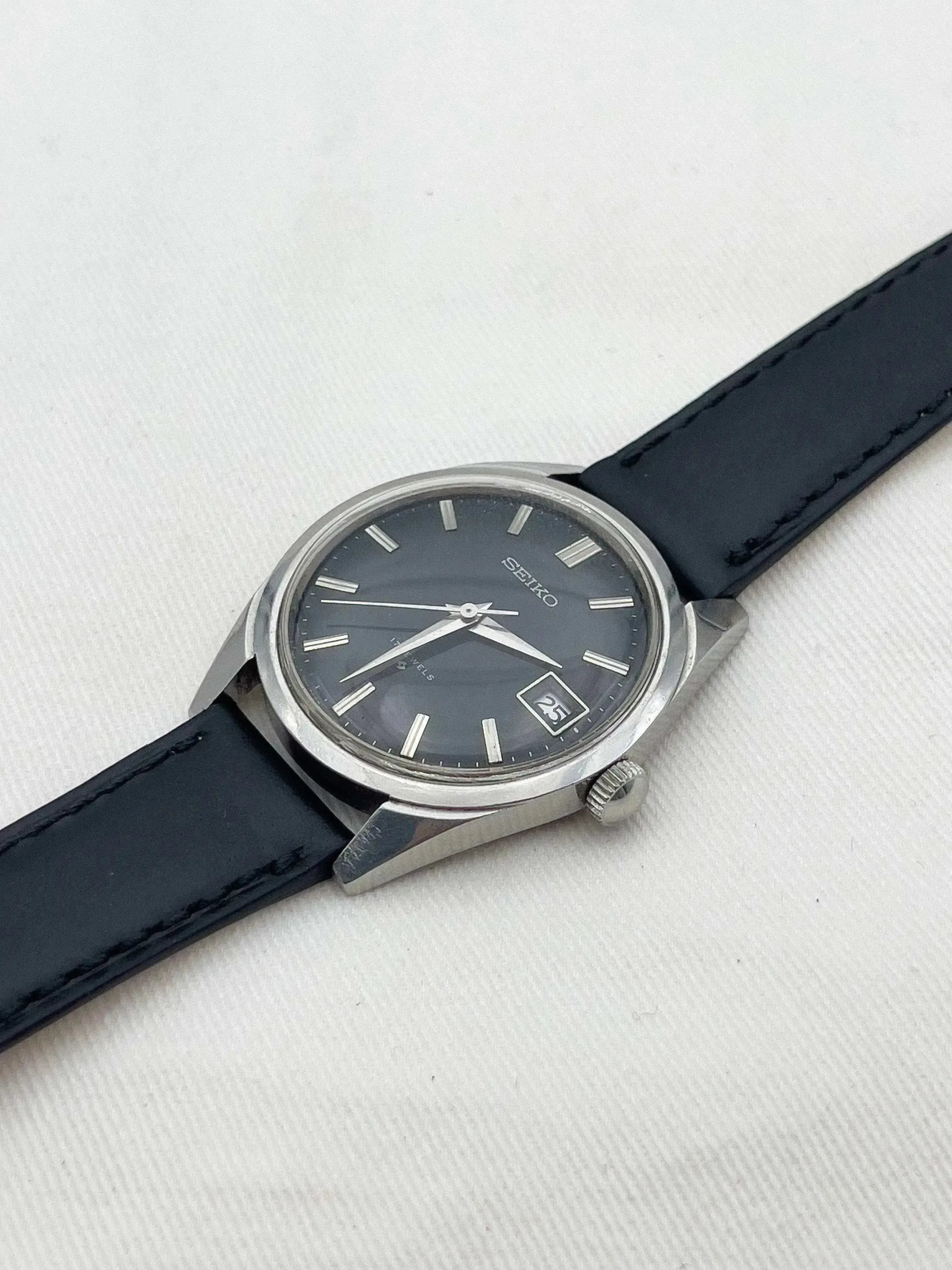 Seiko - Black Manual - 1975 - Atelier Victor