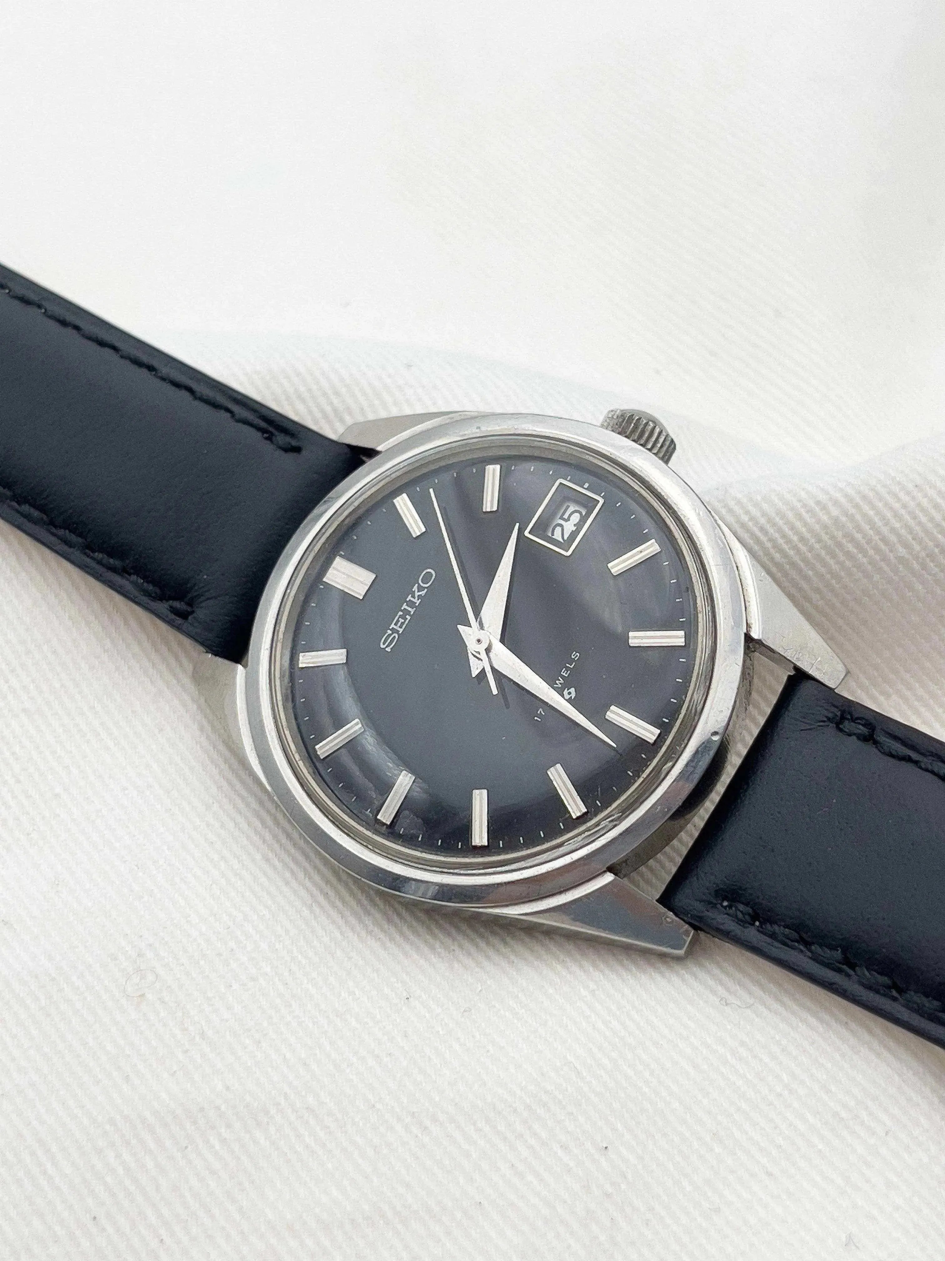 Seiko - Black Manual - 1975 - Atelier Victor Paris - Vintage Watch Shop Dubai