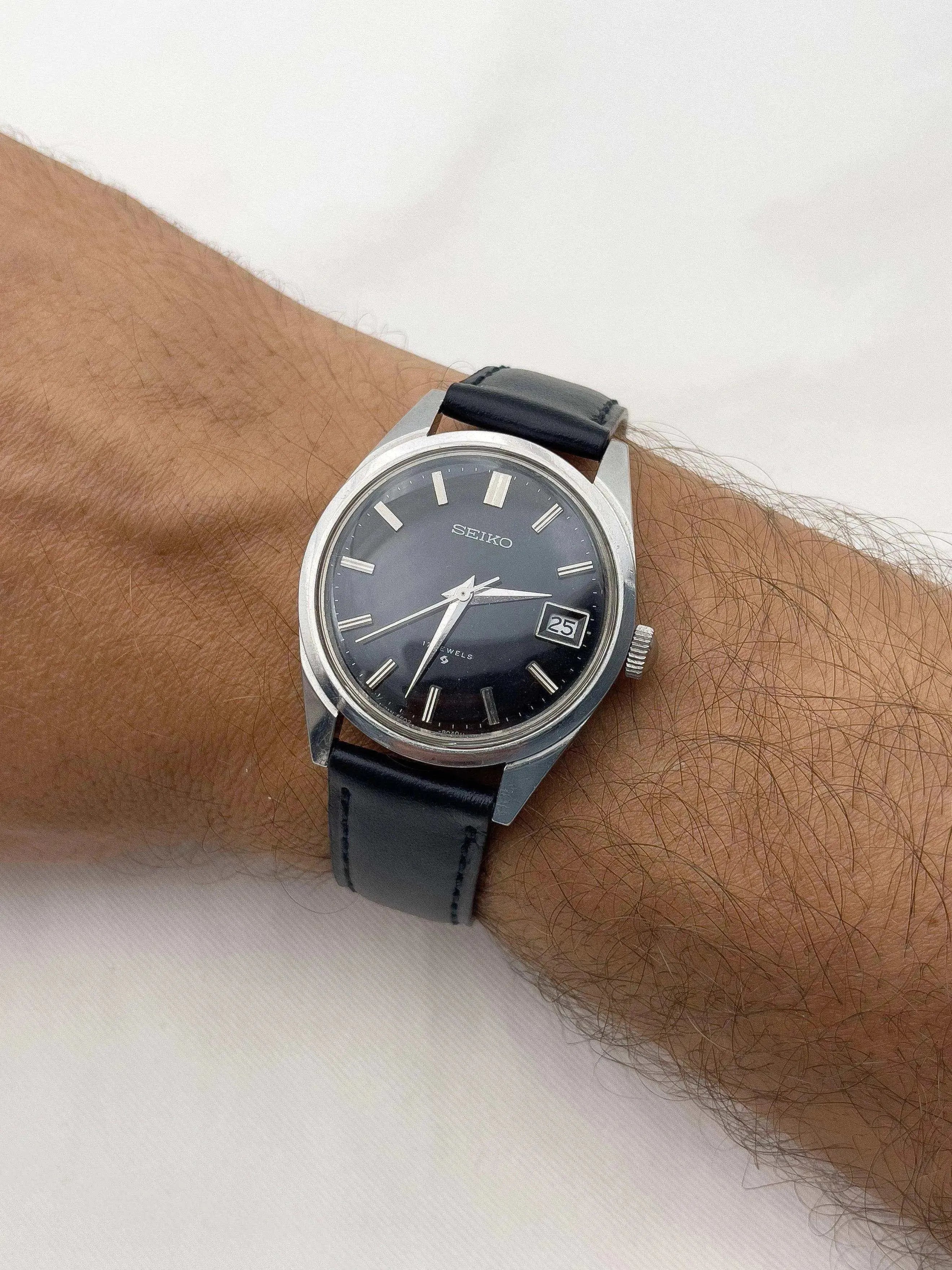Seiko - Black Manual - 1975 - Atelier Victor Paris - Vintage Watch Shop Dubai