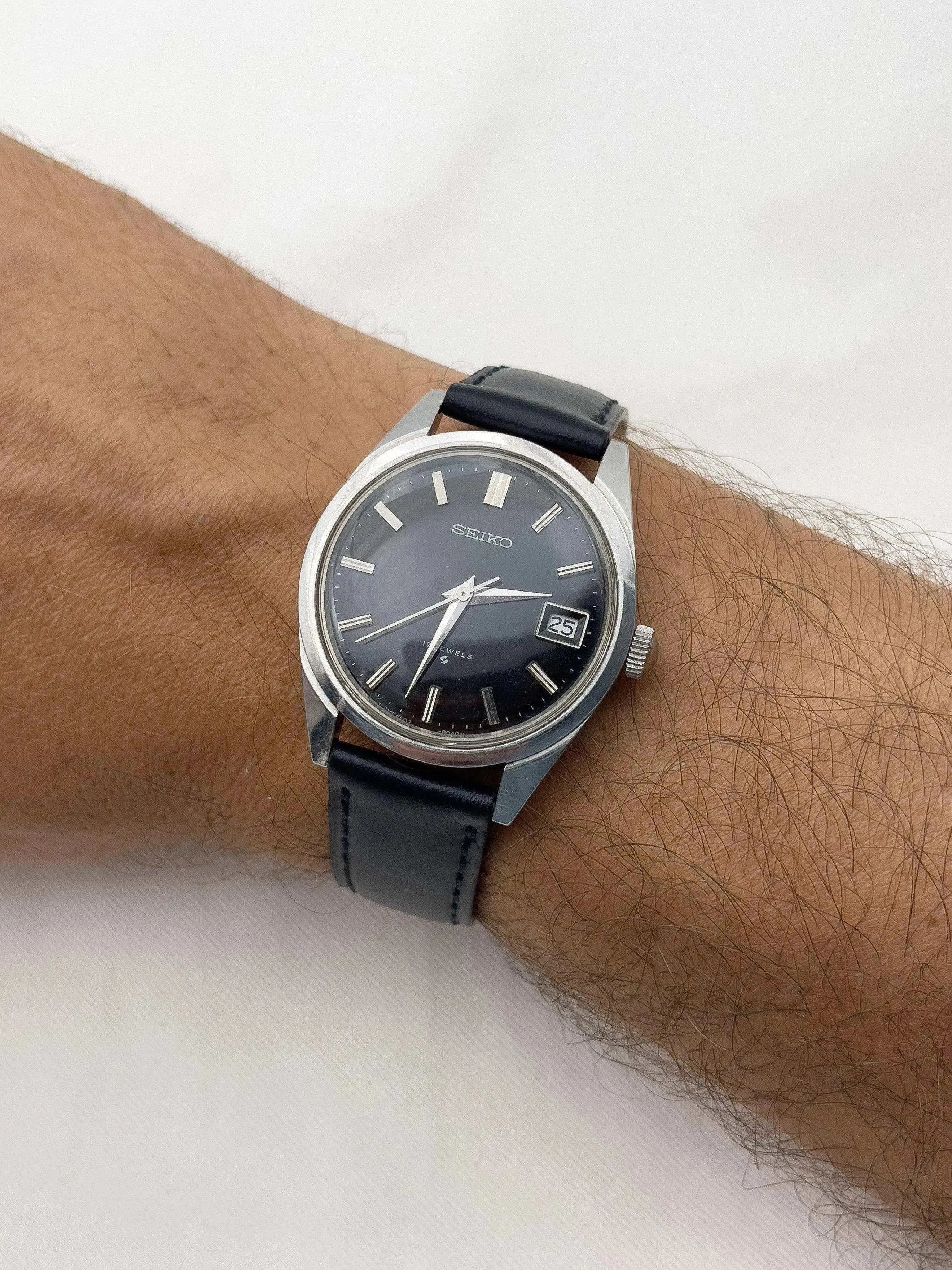 Seiko - Black Manual - 1975 - Atelier Victor - Vintage Shop