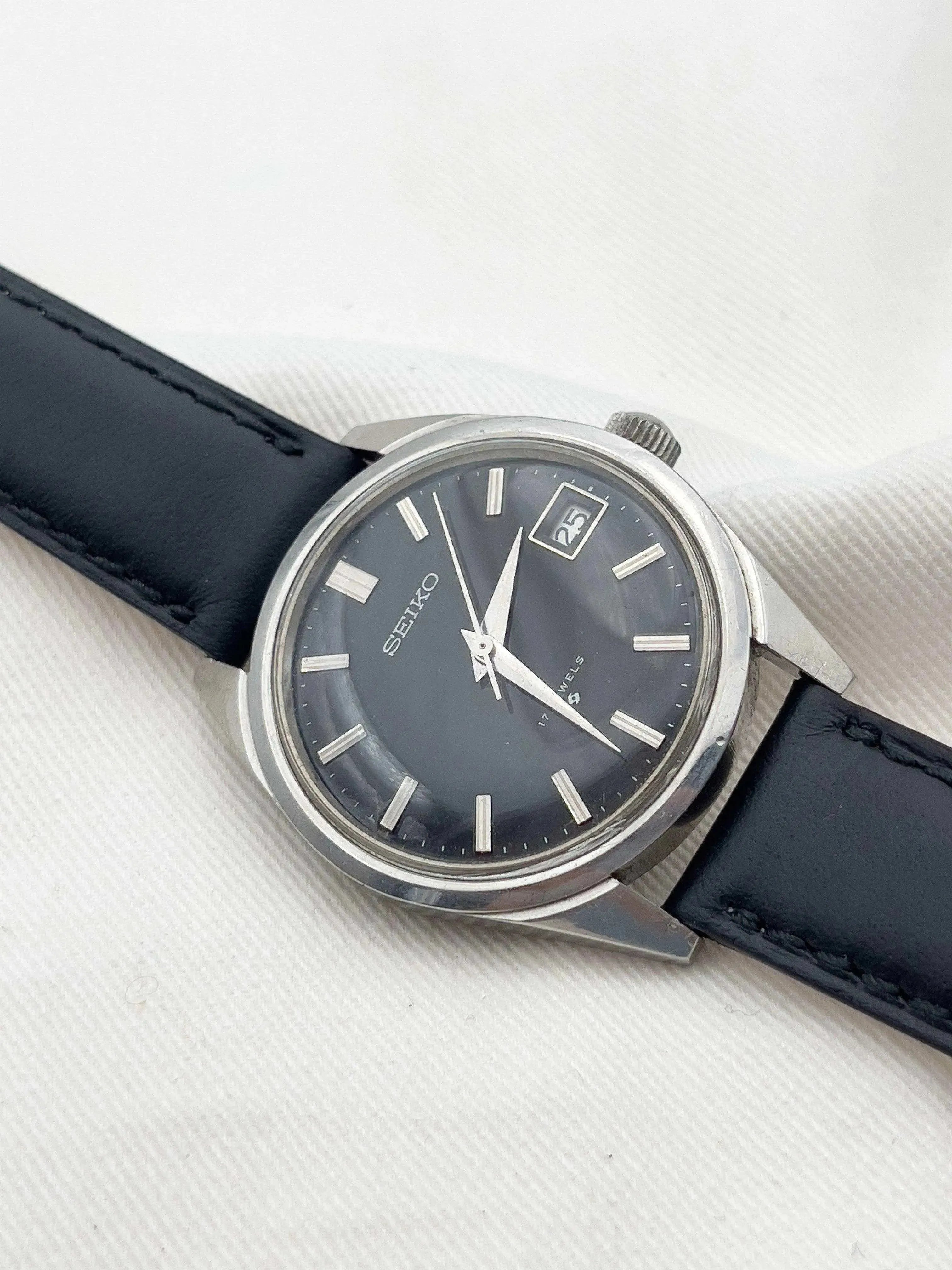 Seiko - Black Manual - 1975 - Atelier Victor - Vintage Shop