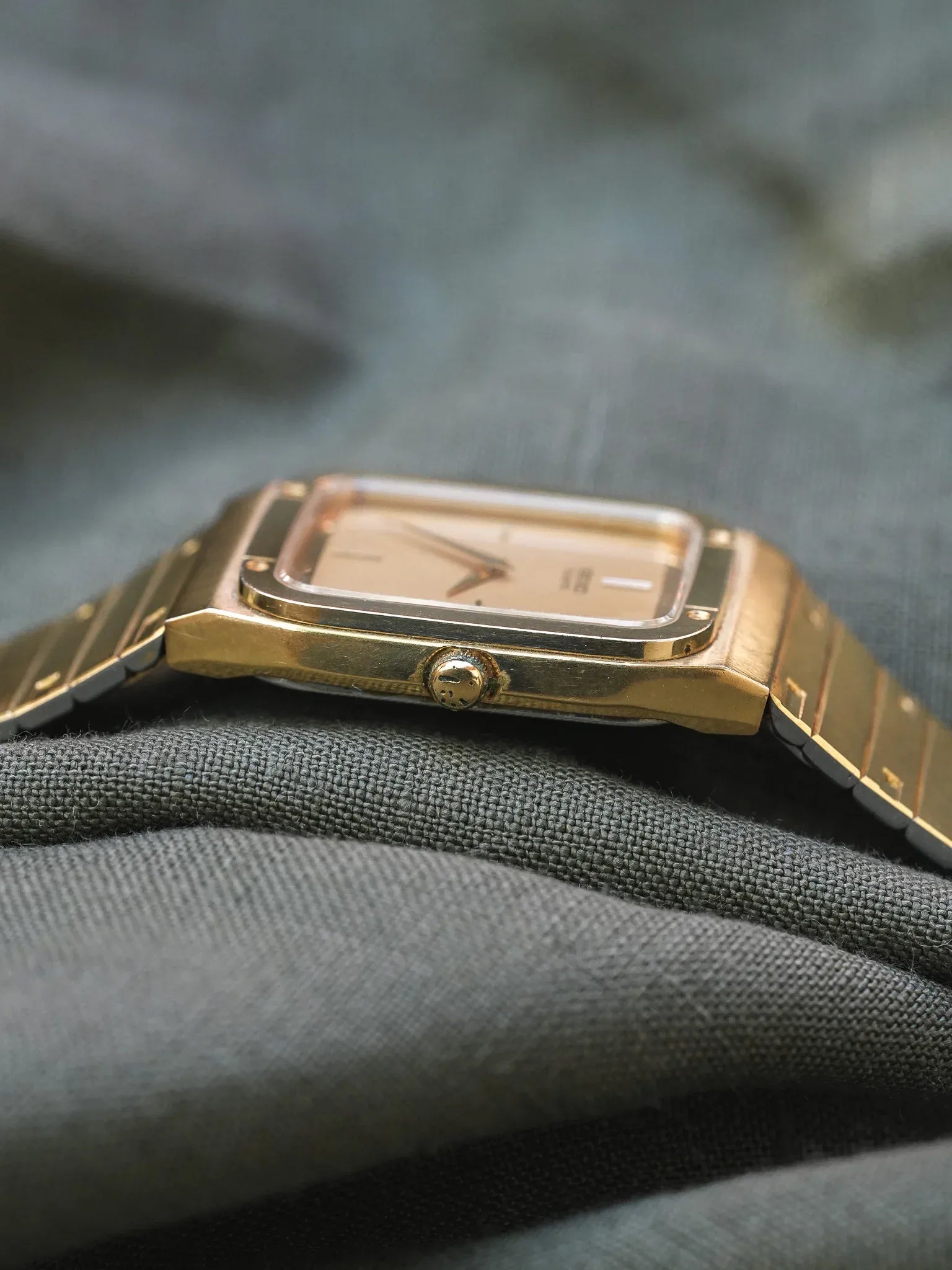 Seiko - Bracelet Intégré Doré Dauphine - 1982 - Atelier Victor - Vintage Shop