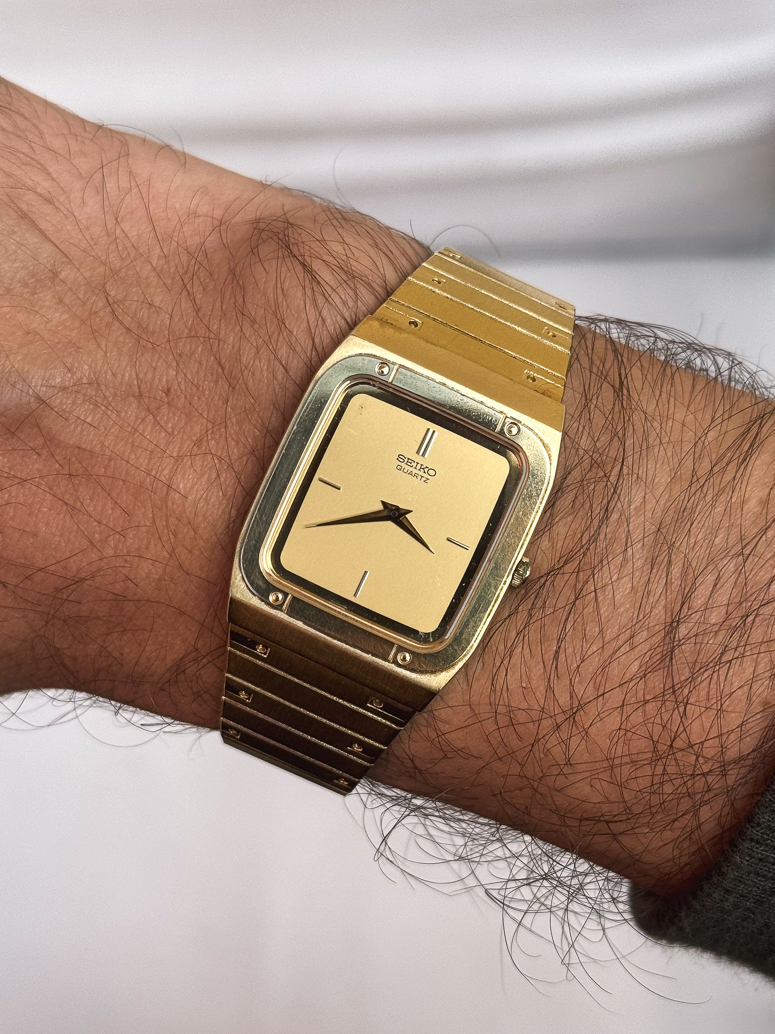 Seiko - Bracelet Intégré Doré Dauphine - 1982 - Atelier Victor - Vintage Shop