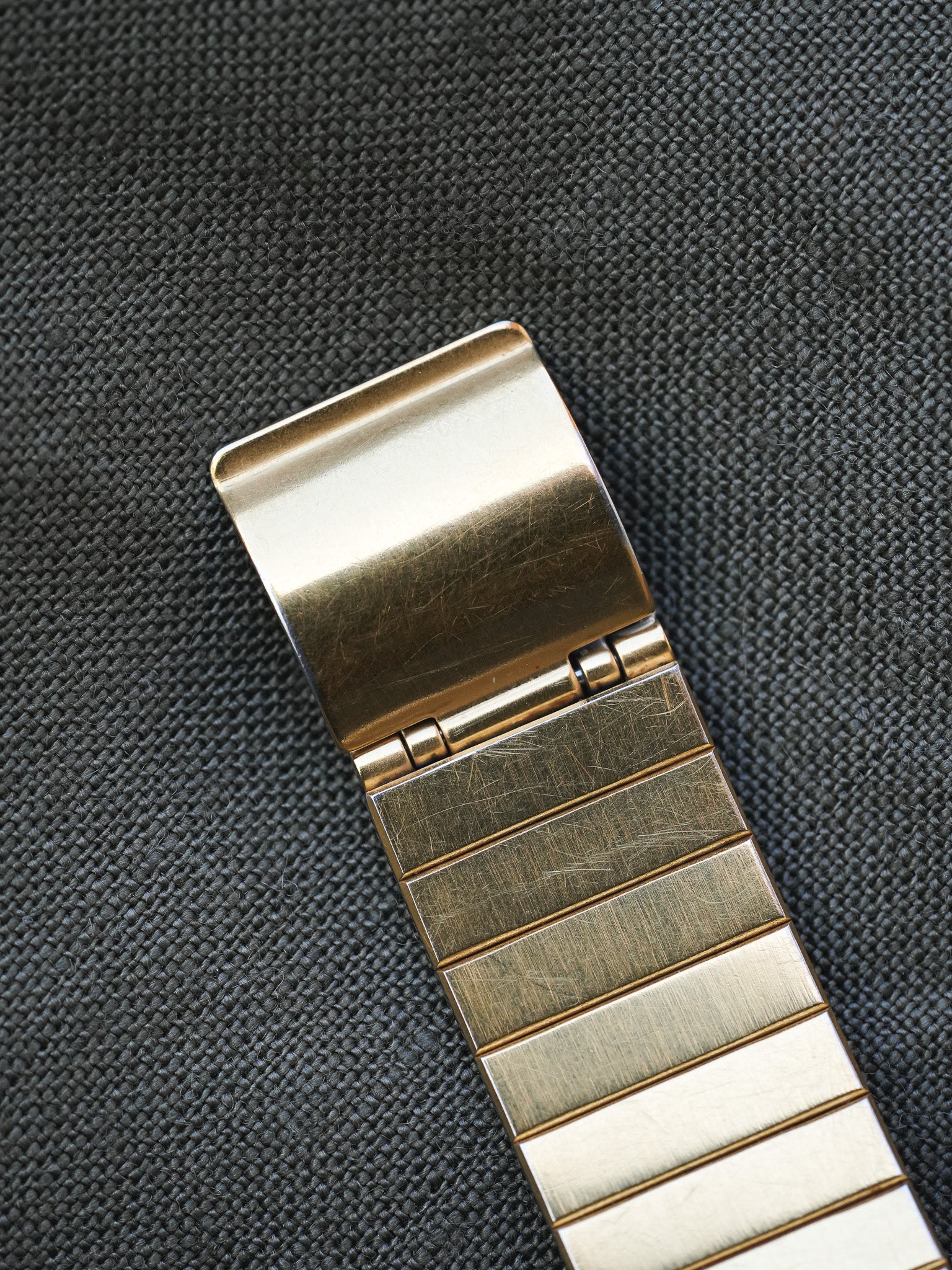 Seiko - Bracelet Intégré Doré Dauphine - 1982 - Atelier Victor - Vintage Shop