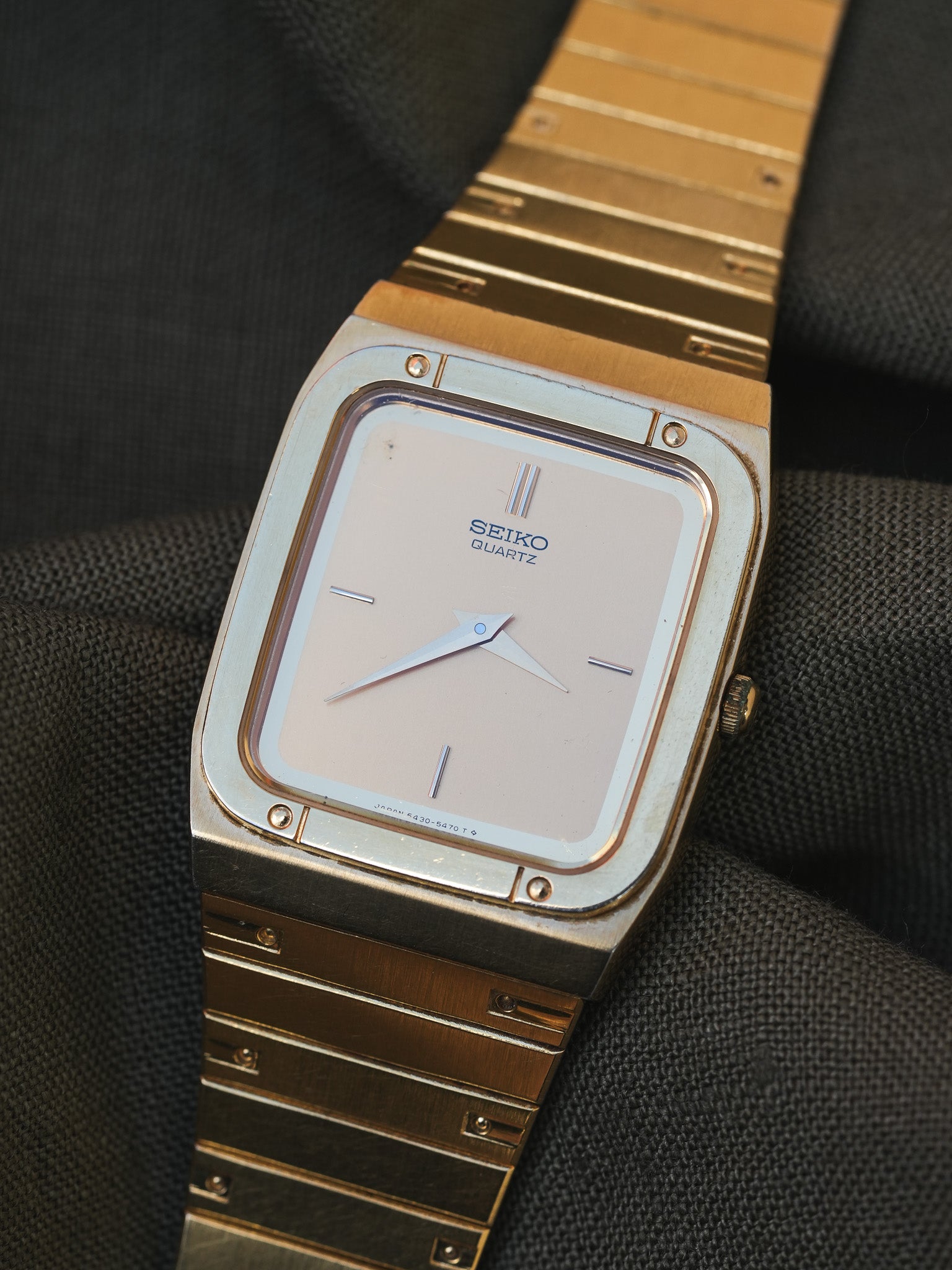 Seiko - Bracelet Intégré Doré Dauphine - 1982 - Atelier Victor - Vintage Shop