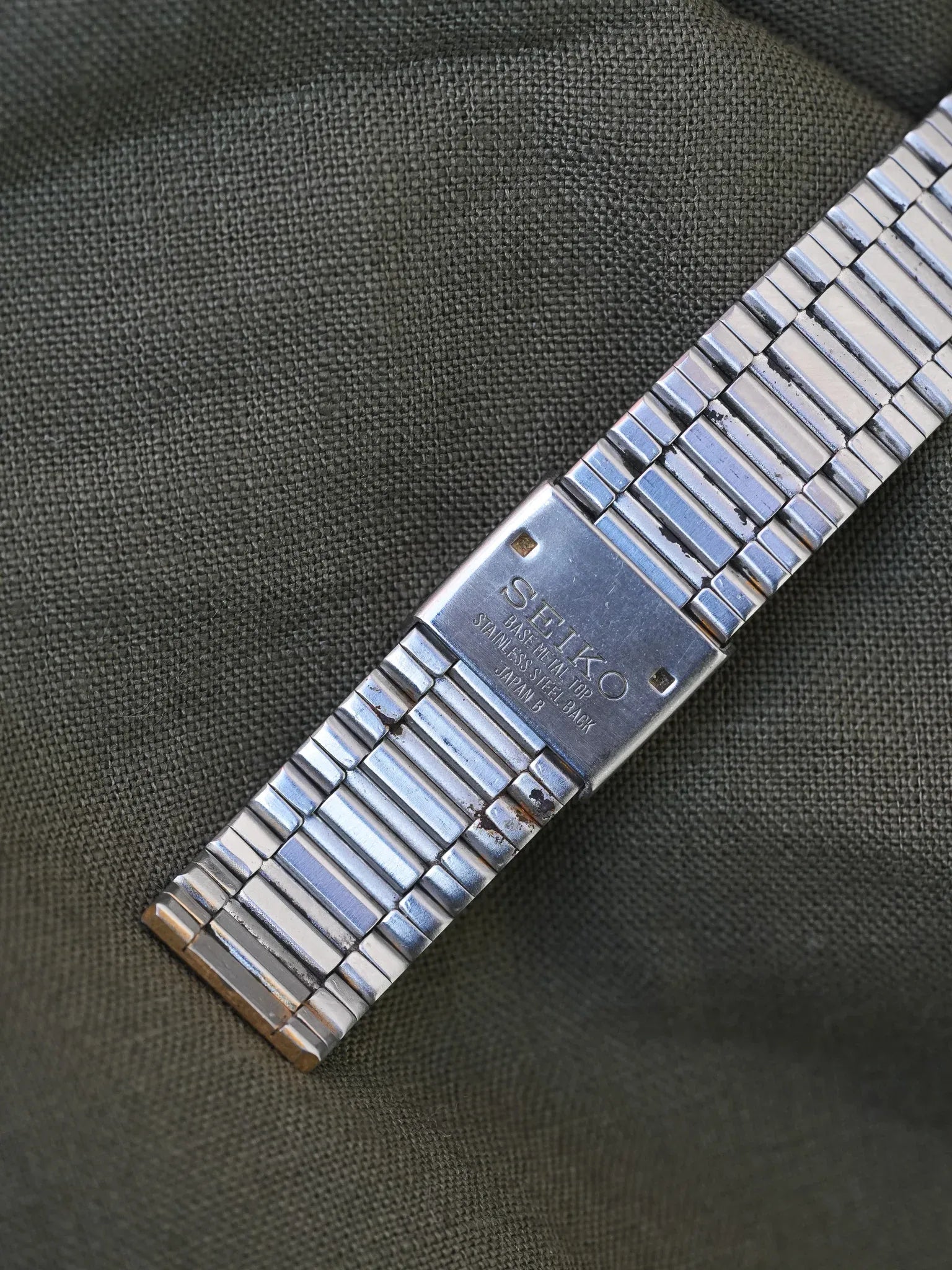 Seiko - Bracelet Intégré Doré Dauphine - 1982 - Atelier Victor - Vintage Shop