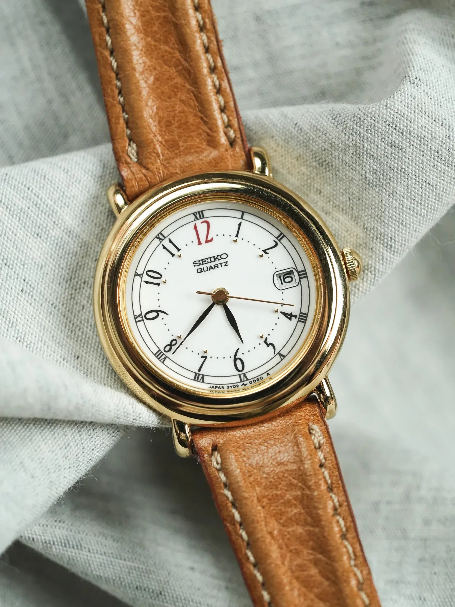 Seiko - Chiffres Arabes & Romain 12h rouge date - NOS - 1998 - Atelier Victor - Vintage Shop