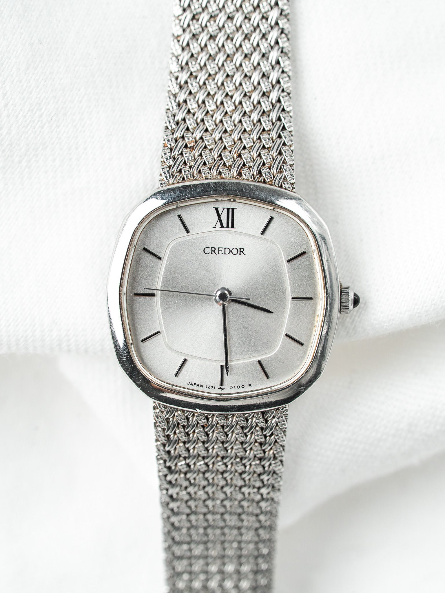 Seiko Credor 1271-5030 ساعة فولاذ — وسادة صغيرة بسوار شبكي مضفور (1979)