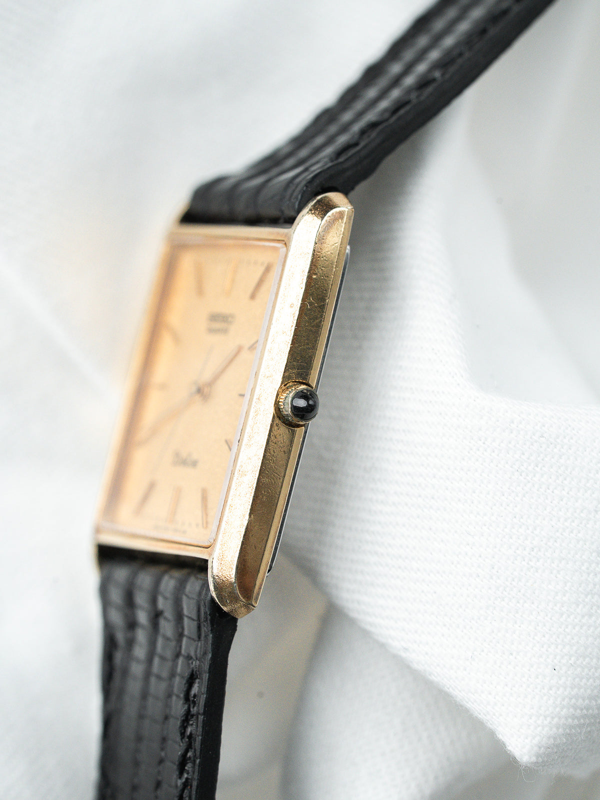 Seiko Dolce 6030-5510 Tank مطلية بالذهب — ميناء رملي (1982)