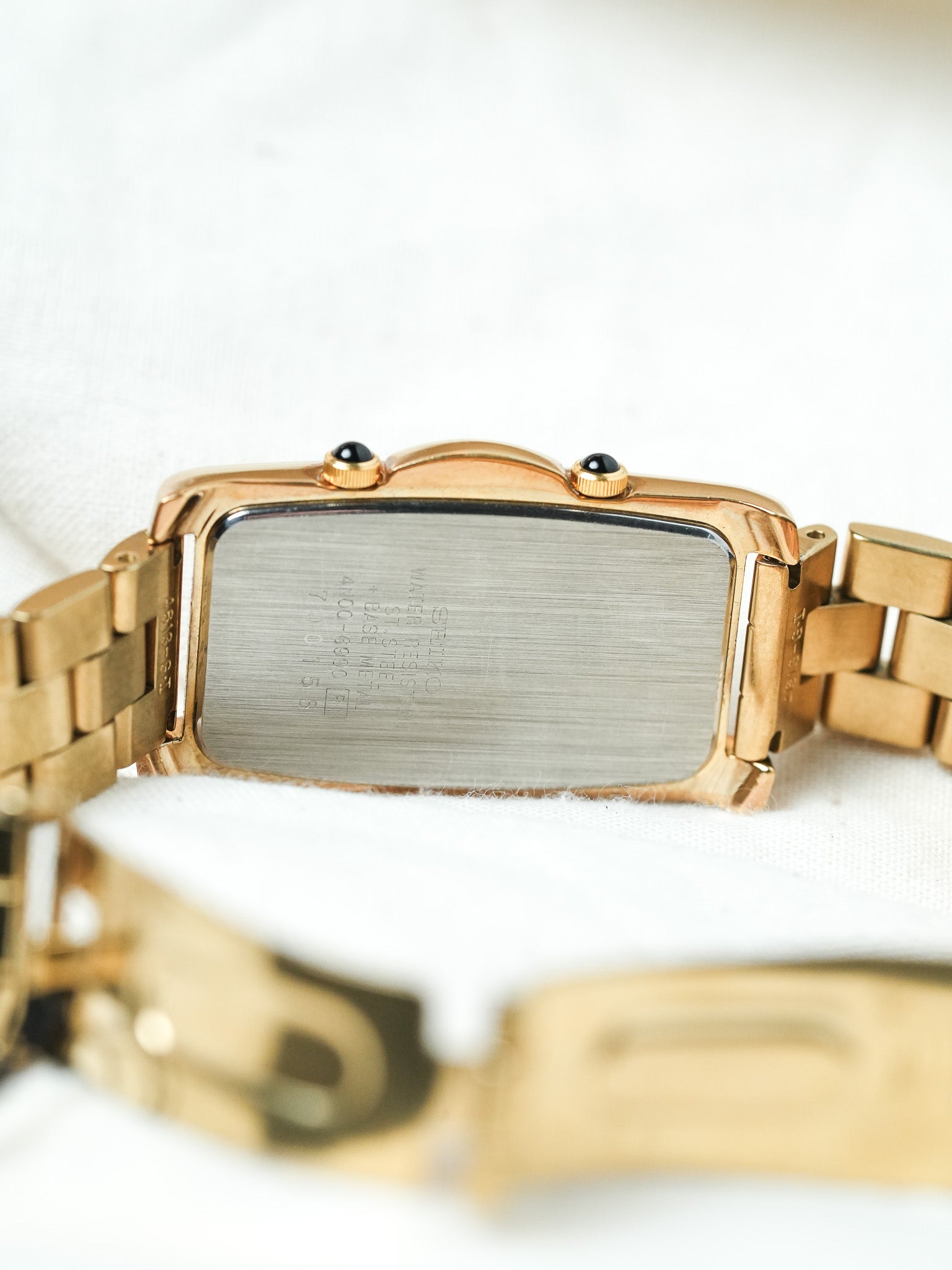 Seiko - Double fuseaux Tank Allongée Tapissée Blanc - NOS - 1997 - Atelier Victor - Vintage Shop
