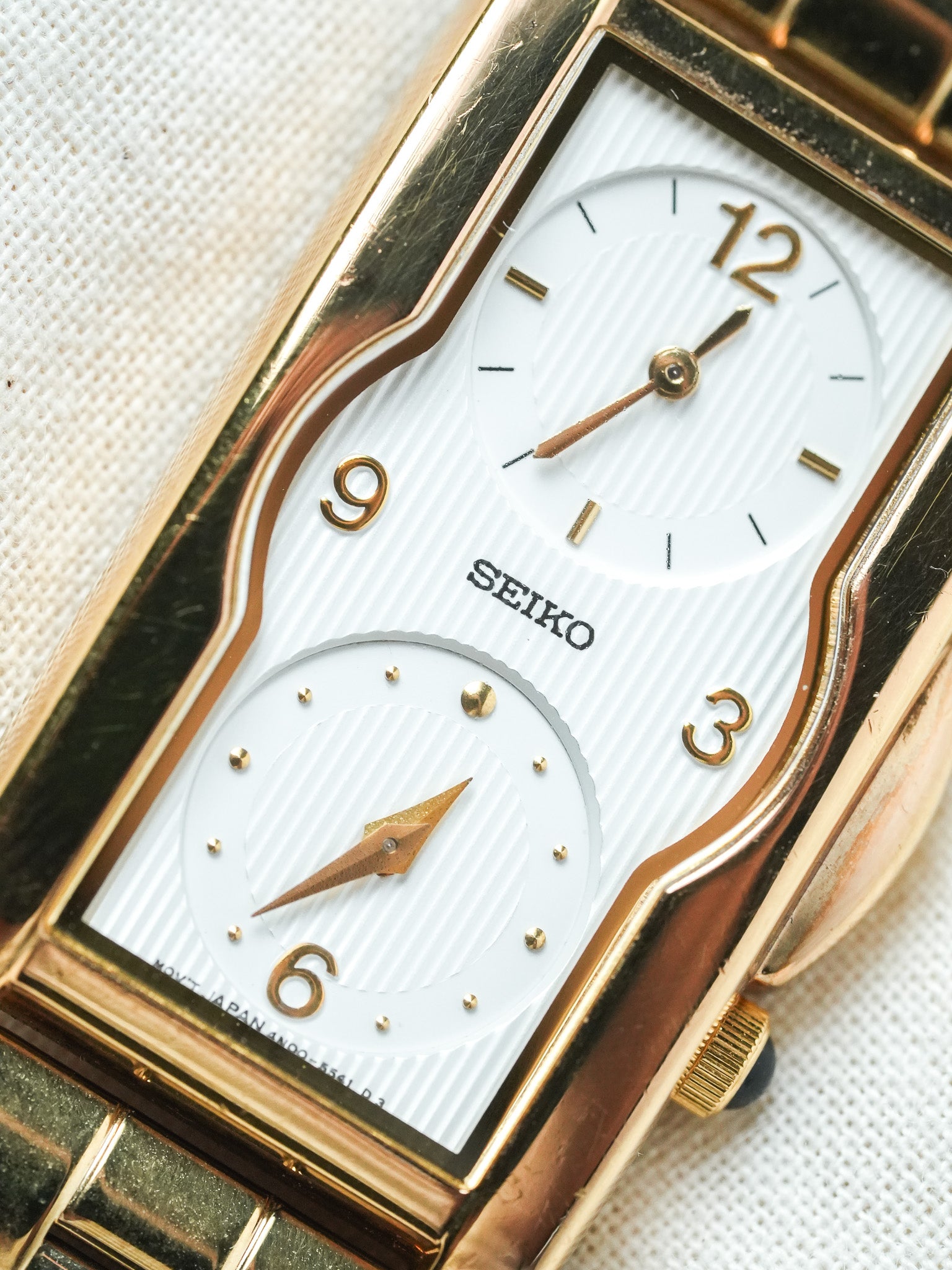 Seiko - Double fuseaux Tank Allongée Tapissée Blanc - NOS - 1997 - Atelier Victor - Vintage Shop