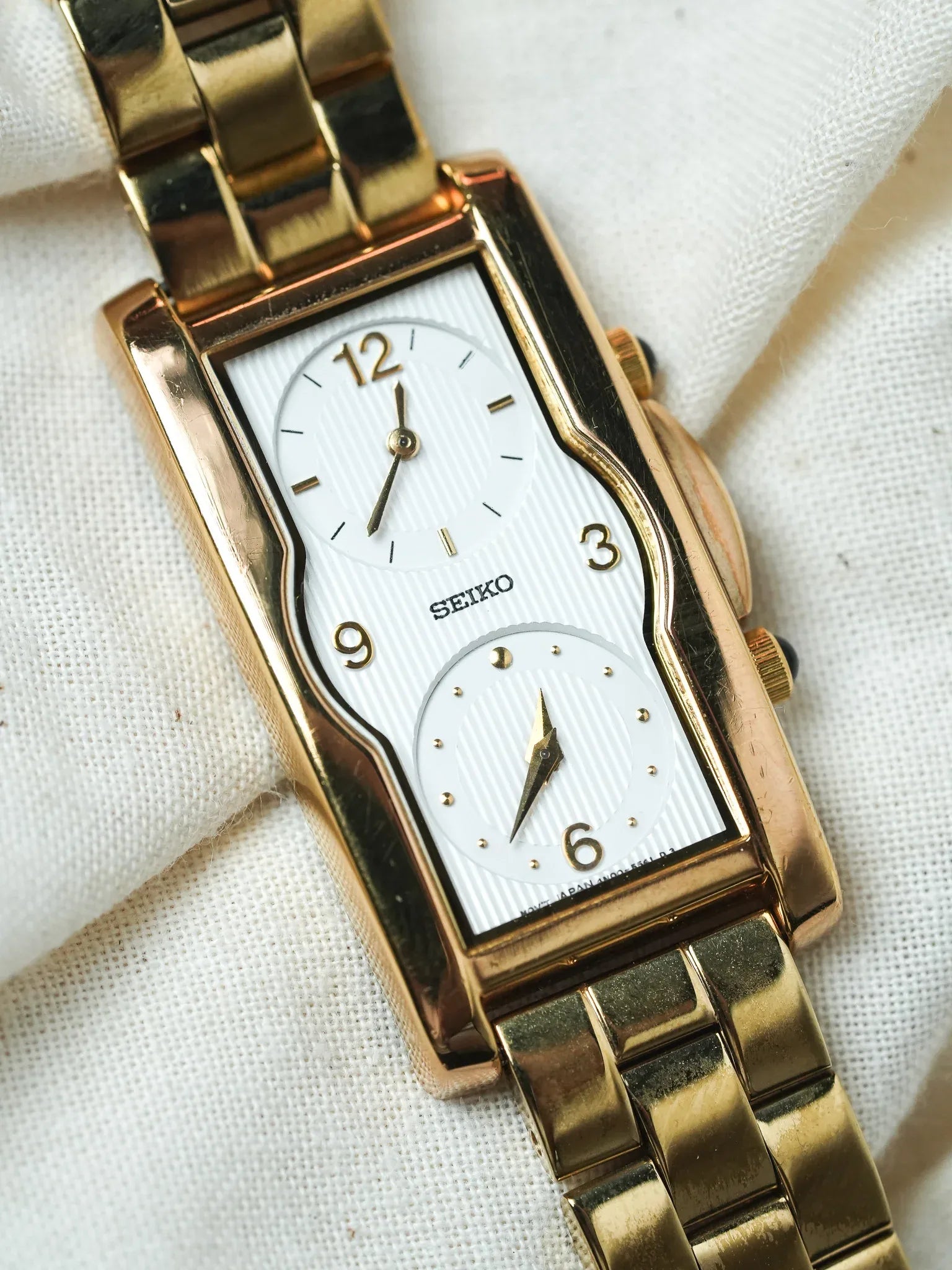 Seiko - Double fuseaux Tank Allongée Tapissée Blanc - NOS - 1997 - Atelier Victor - Vintage Shop