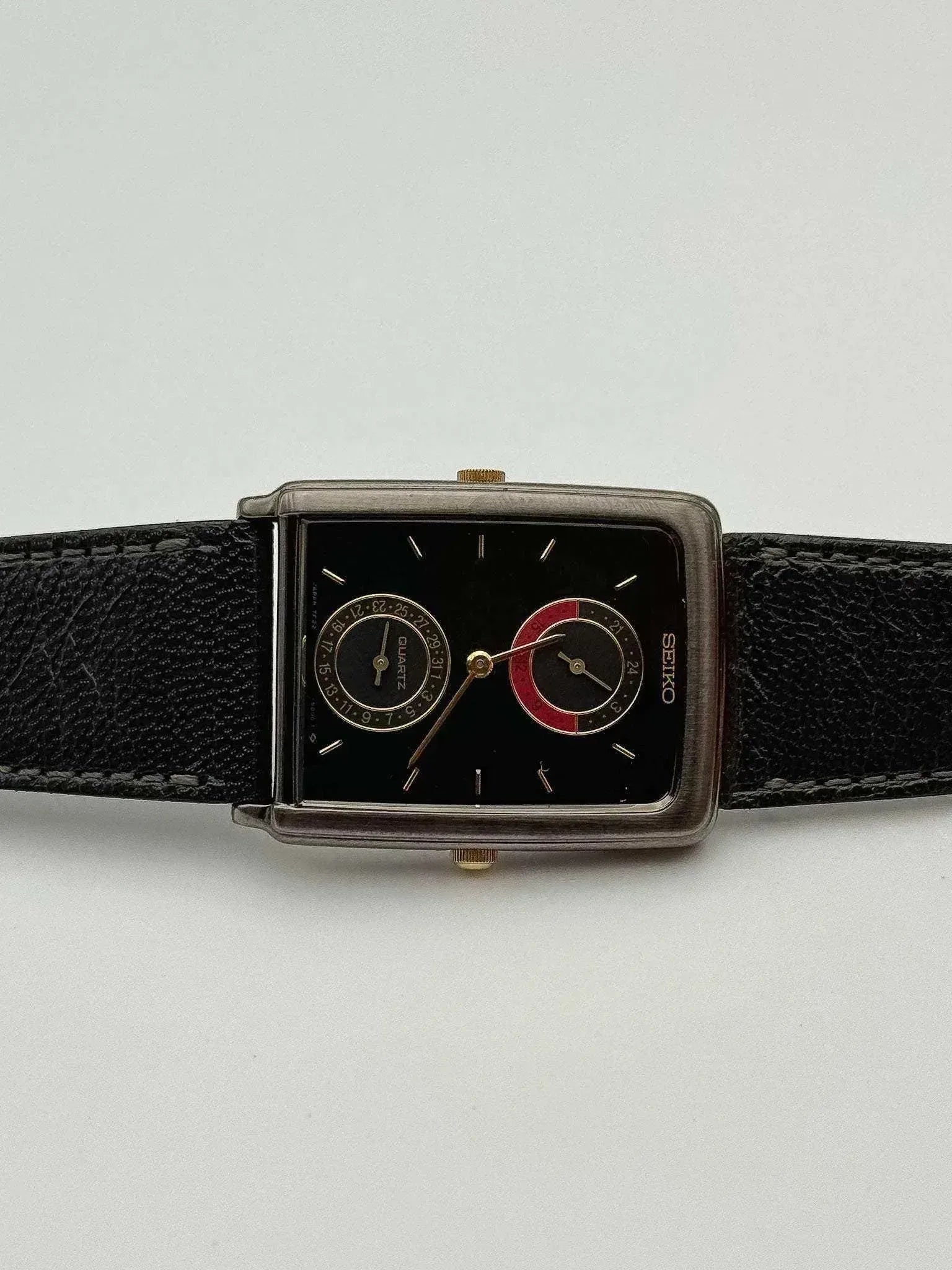 Seiko - GMT Dual Time Full Black NOS - 1976 - Atelier Victor