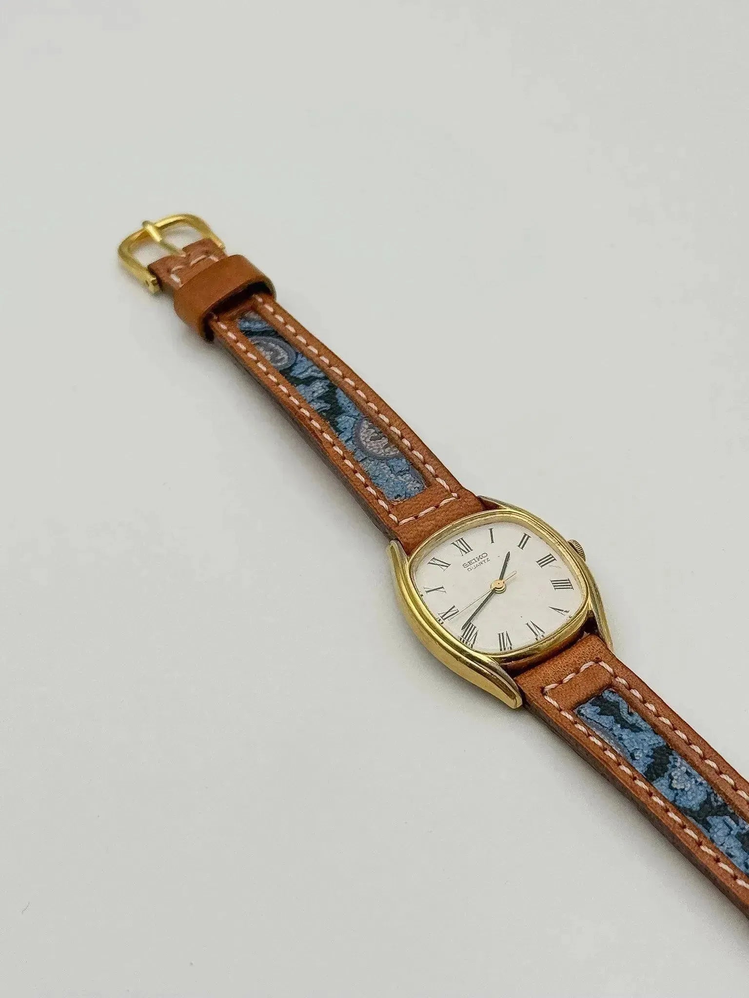 Seiko - Lady Tonneau Gold White Dial - 1982 - Atelier Victor Paris - Vintage Watch Shop Dubai