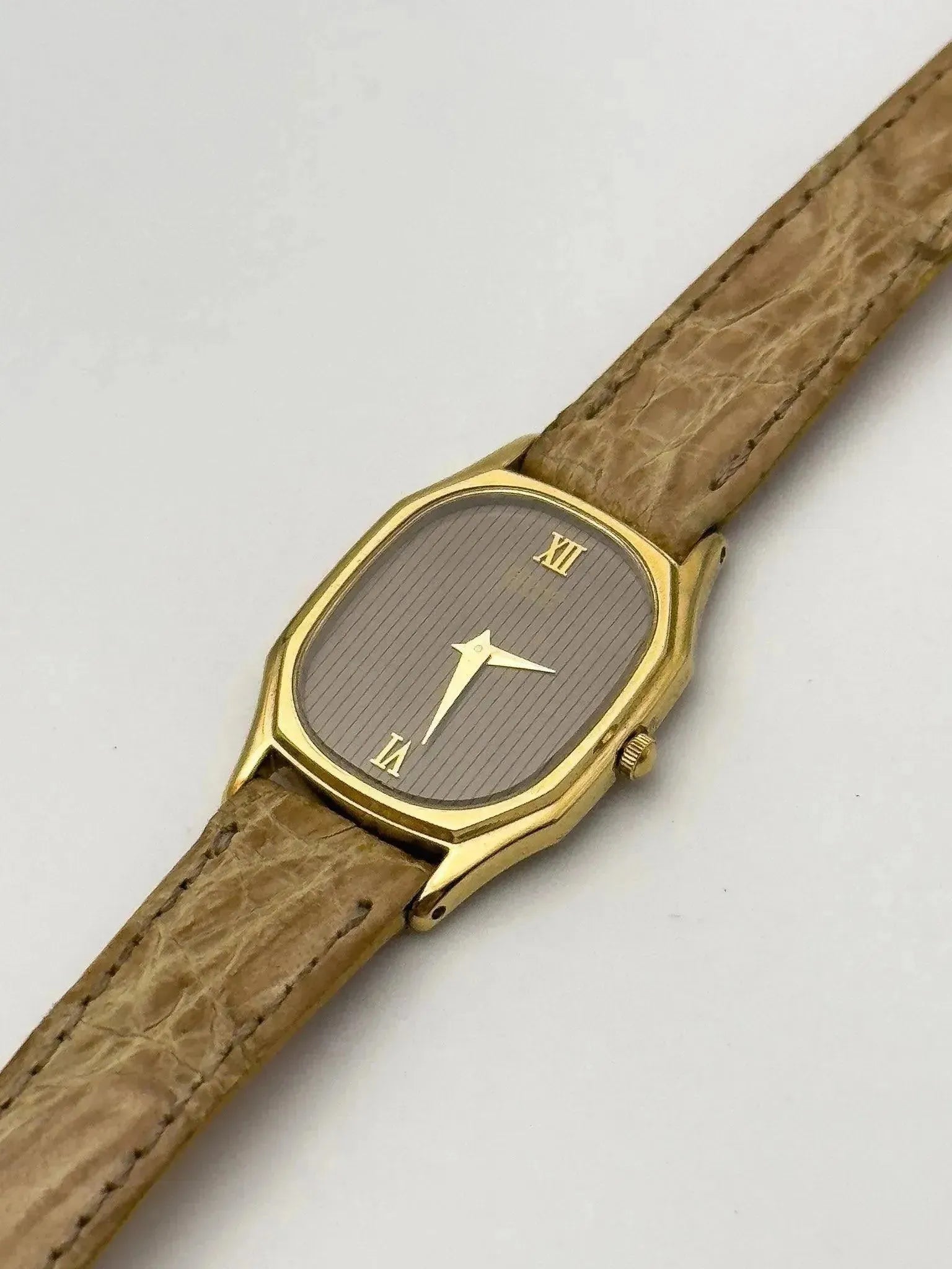 Seiko - Mini Oval Gold Tapesserie - 1983 - Atelier Victor Paris - Vintage Watch Shop Dubai