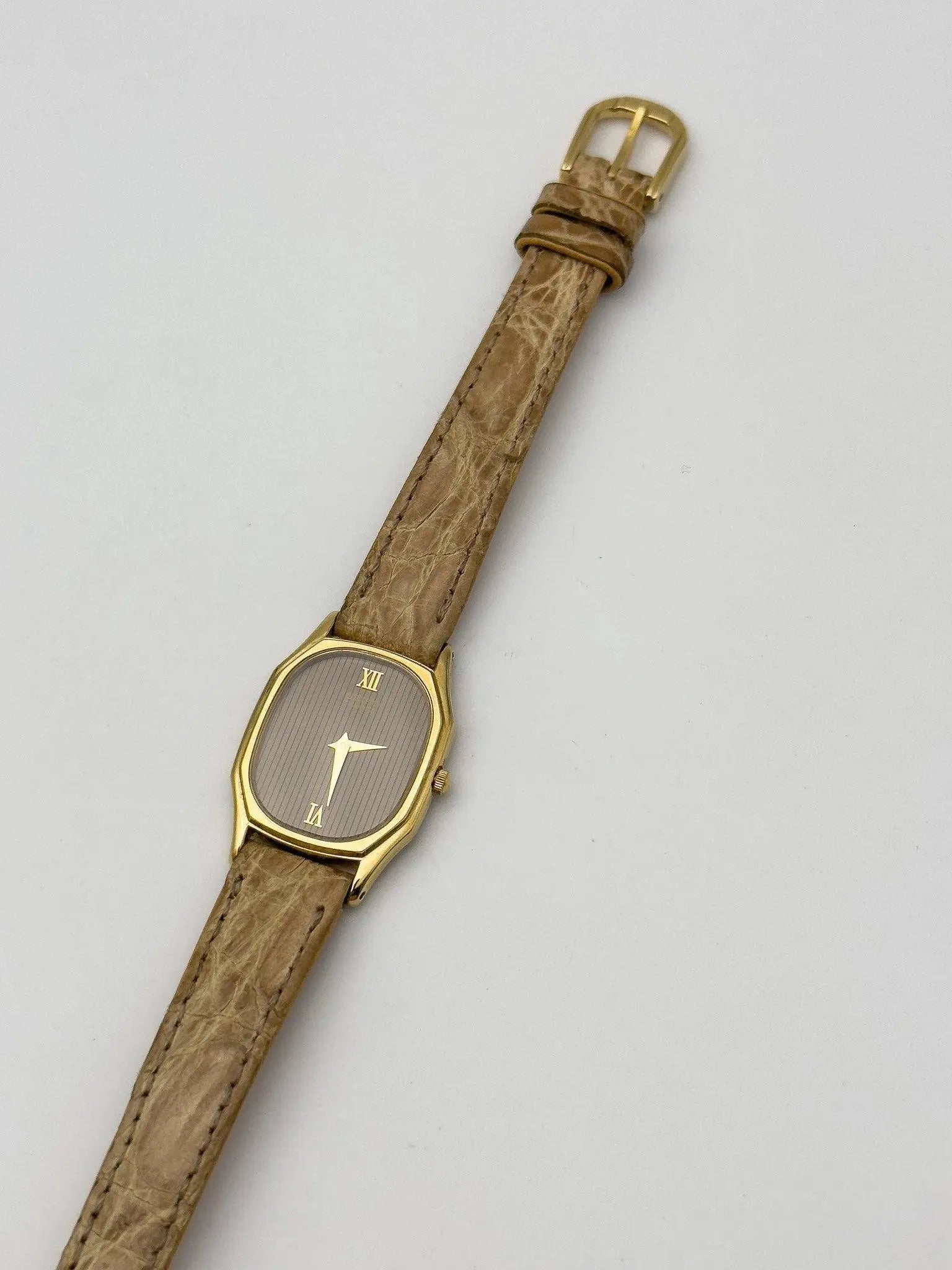 Seiko - Mini Oval Gold Tapesserie - 1983 - Atelier Victor Paris - Vintage Watch Shop Dubai