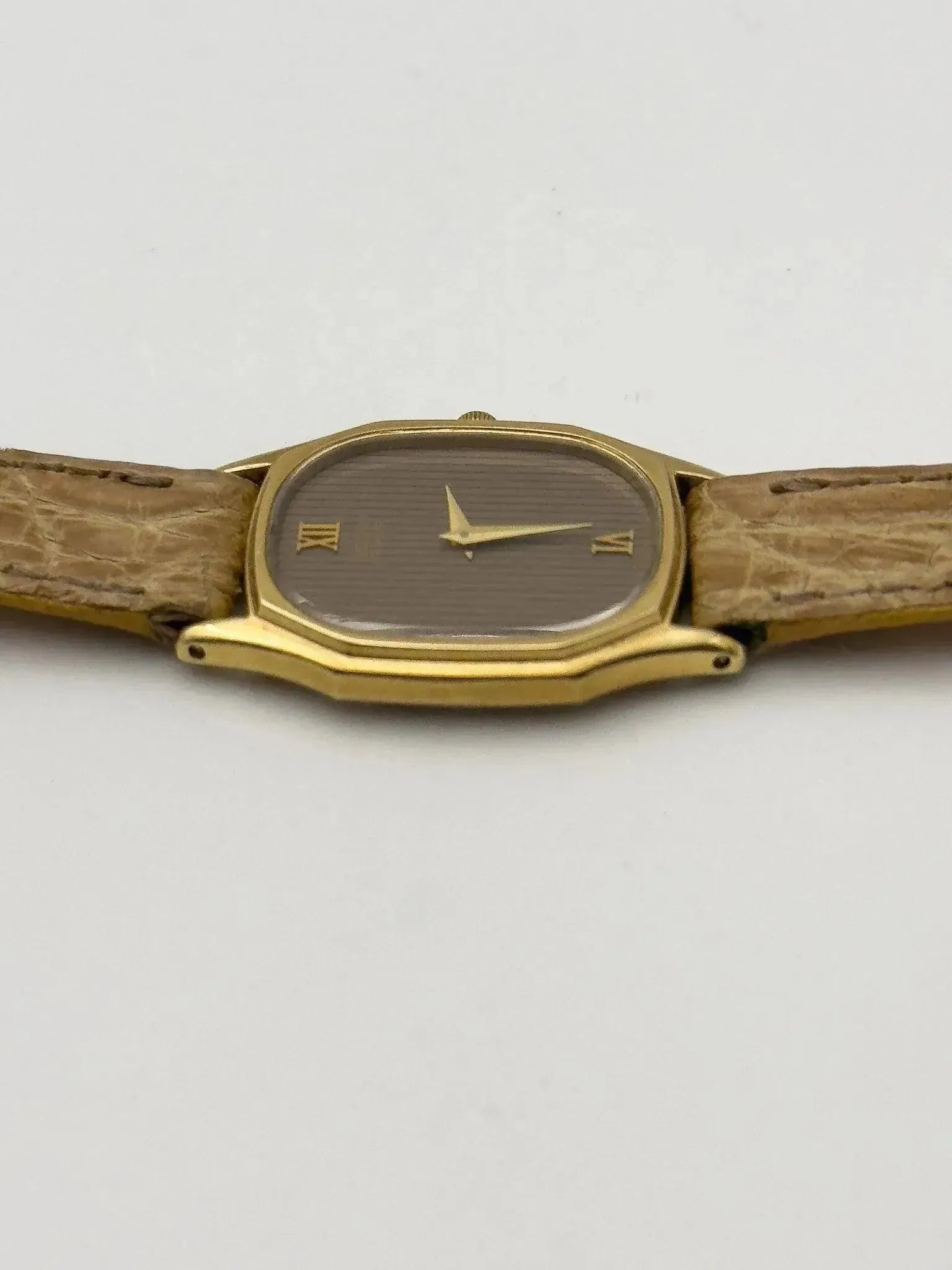 Seiko - Mini Oval Gold Tapesserie - 1983 - Atelier Victor Paris - Vintage Watch Shop Dubai
