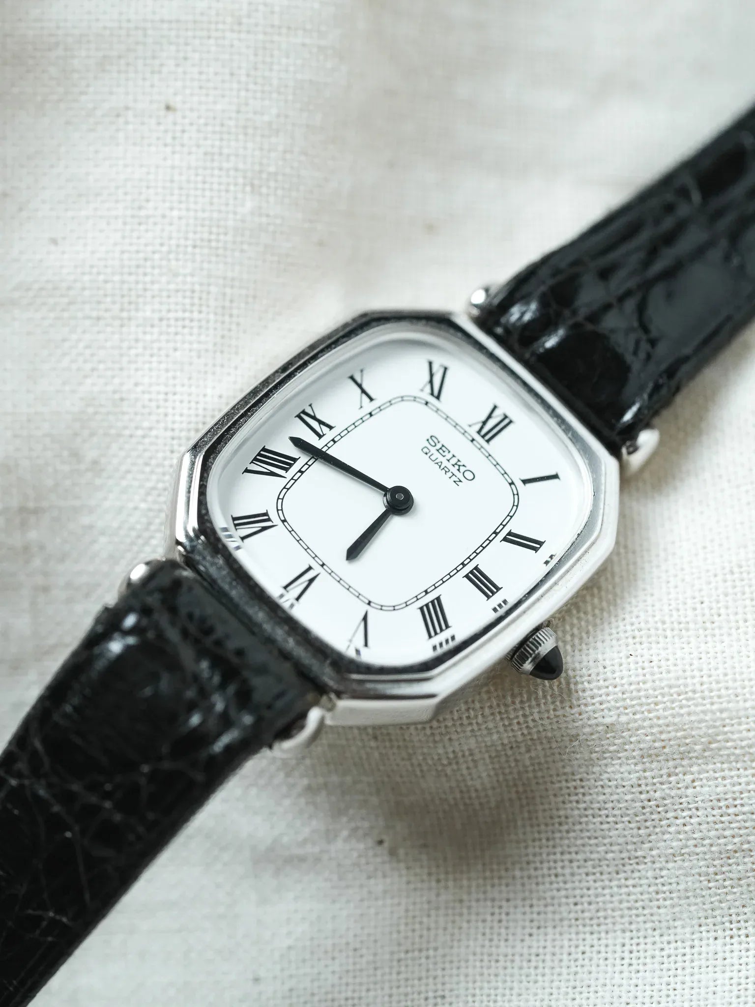 Seiko - Mini Tank Octogonale Acier Blanc Romain - NOS - 1984 - Atelier Victor - Vintage Shop