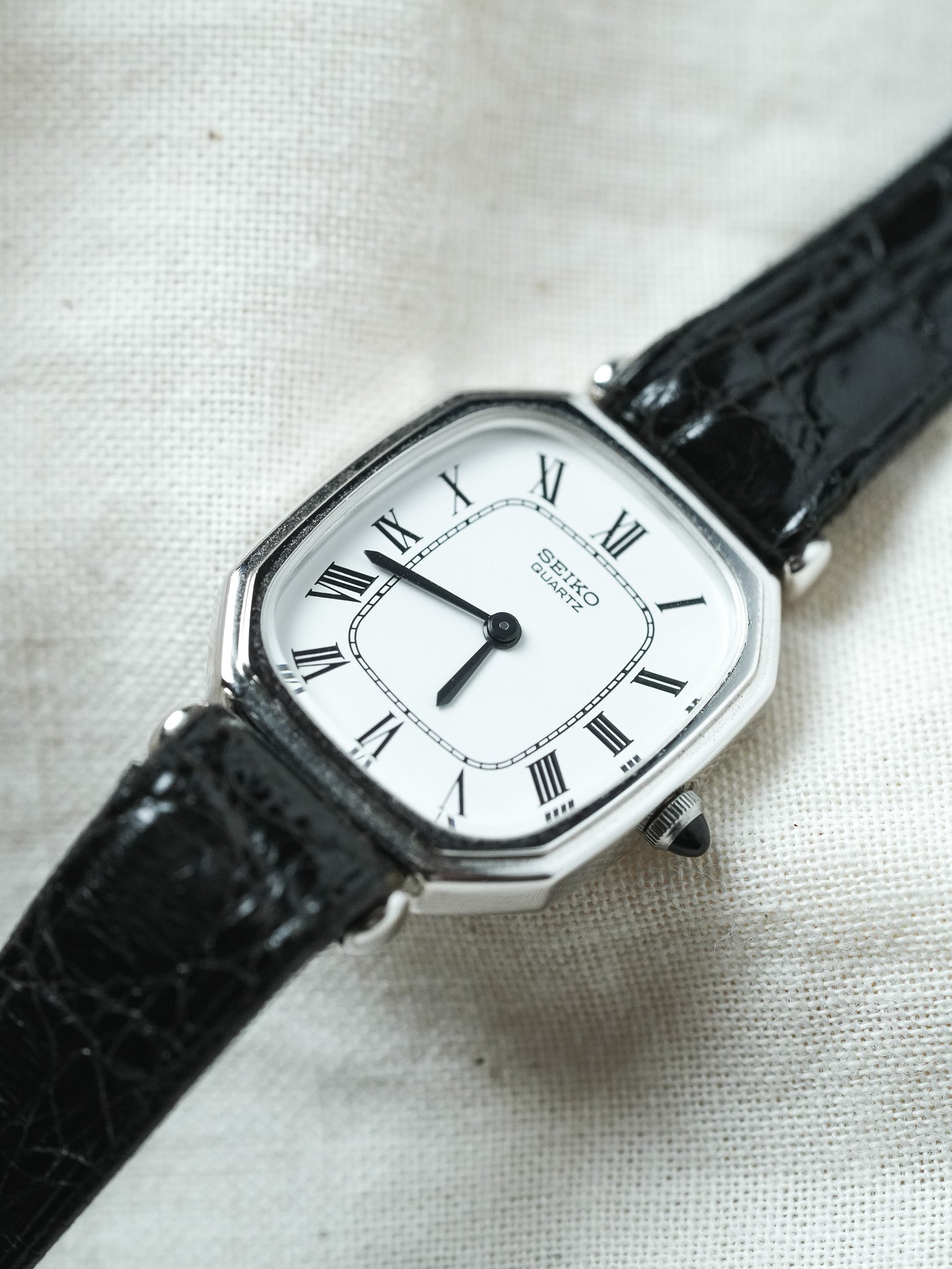 Seiko - Mini Tank Octogonale Acier Blanc Romain - NOS - 1984 - Atelier Victor - Vintage Shop