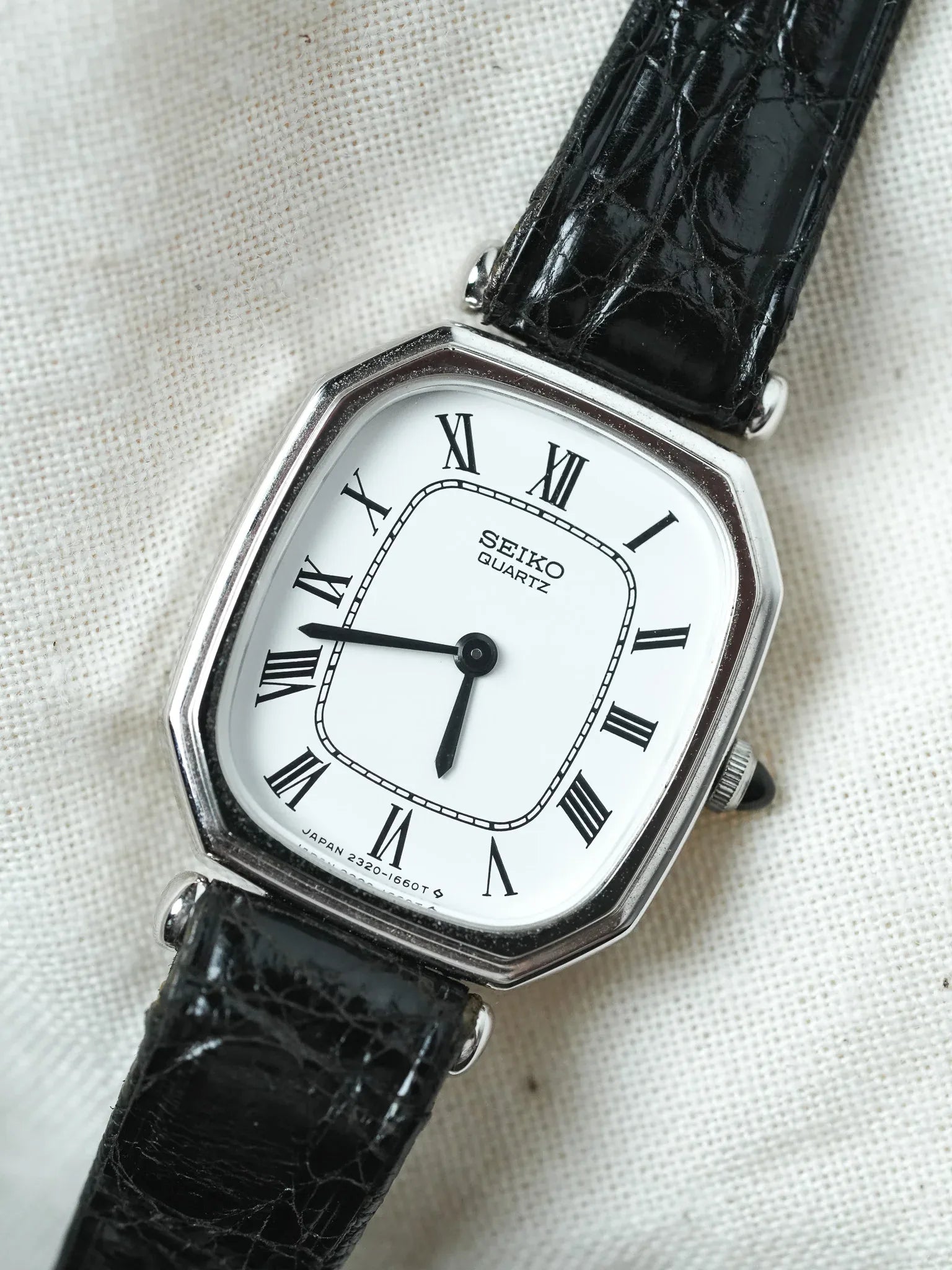 Seiko - Mini Tank Octogonale Acier Blanc Romain - NOS - 1984 - Atelier Victor - Vintage Shop