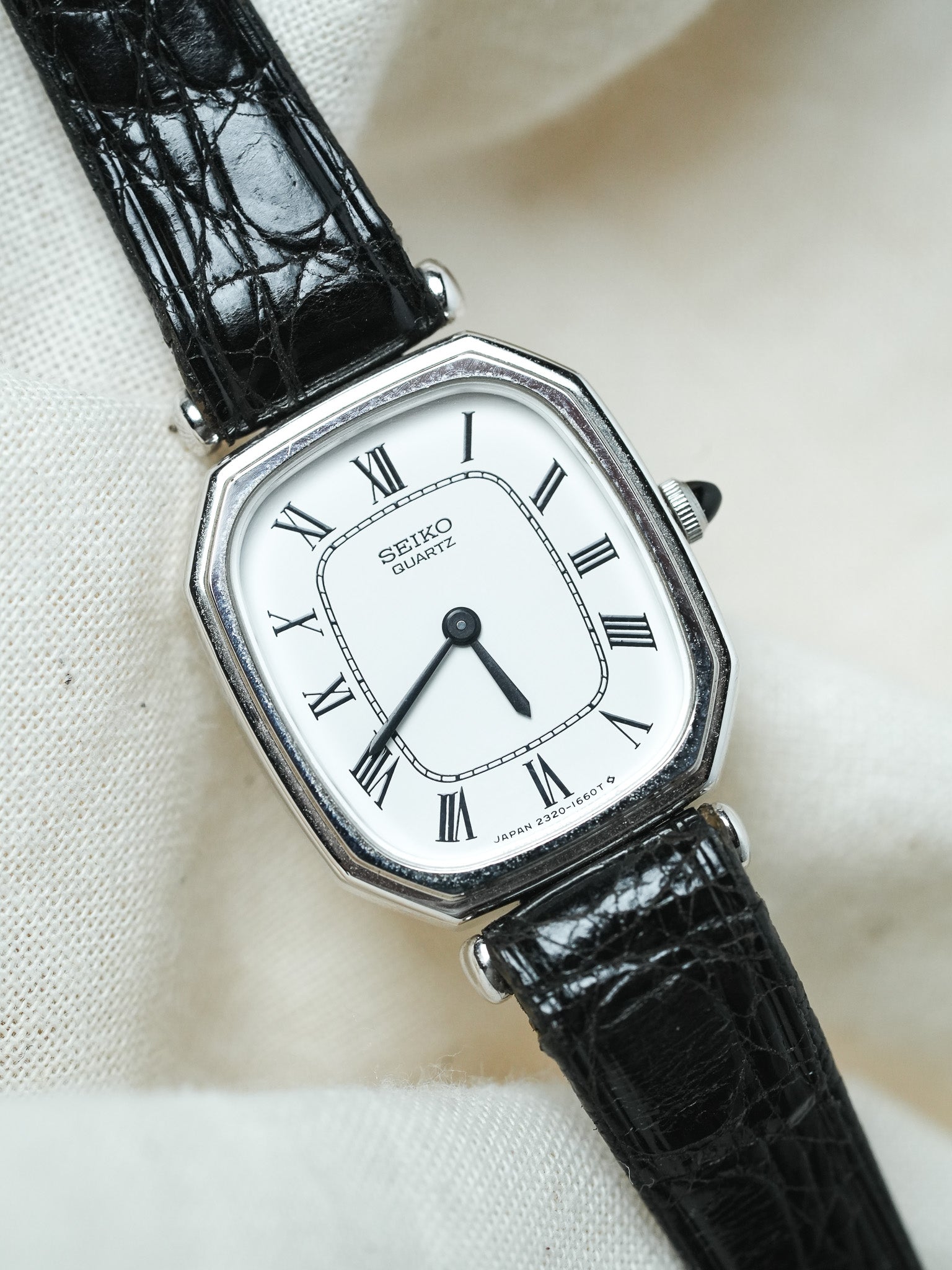 Seiko - Mini Tank Octogonale Acier Blanc Romain - NOS - 1984 - Atelier Victor - Vintage Shop