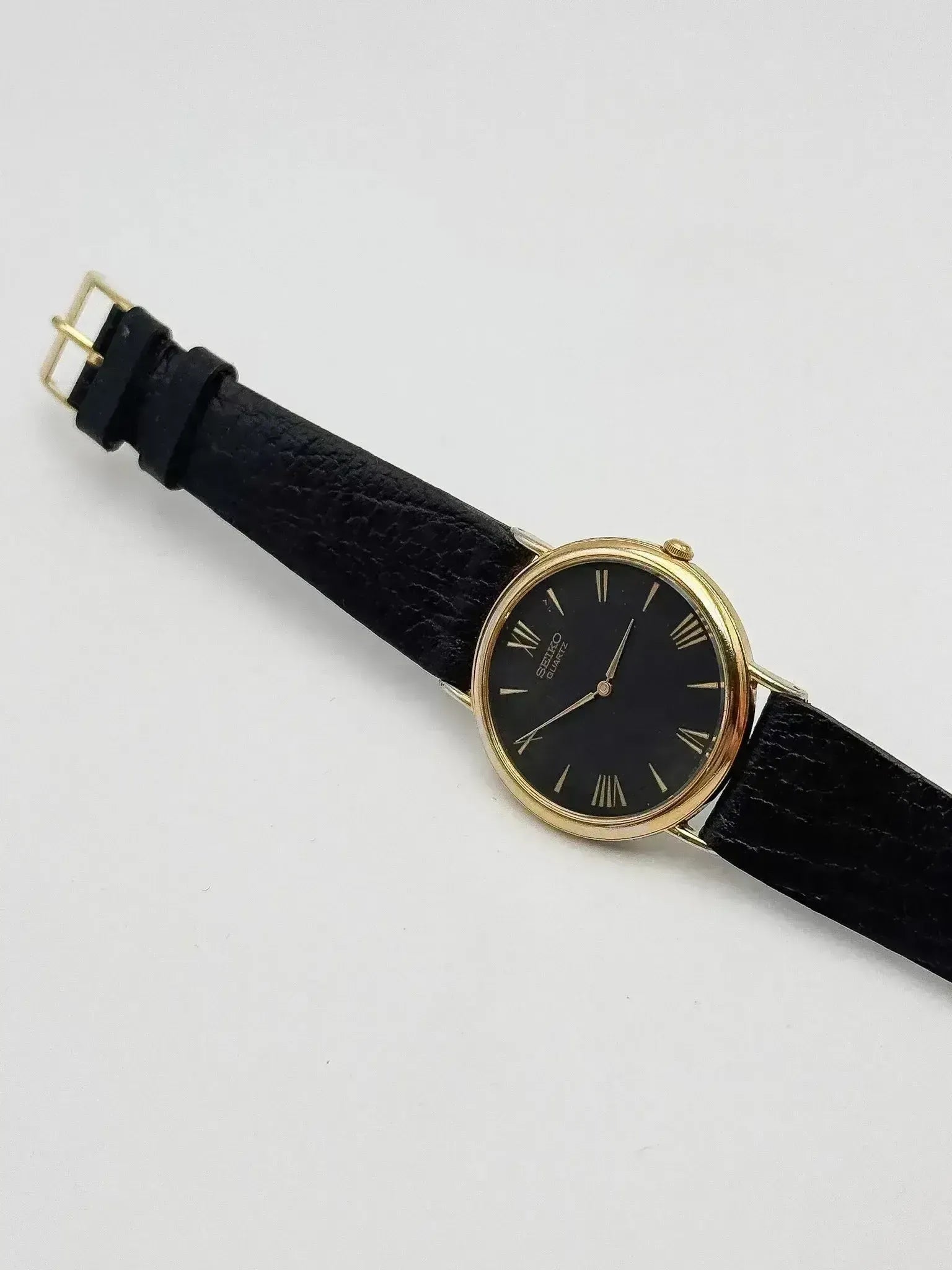 Seiko - Plaqué or fond noir Index romain - 2000s - Atelier Victor