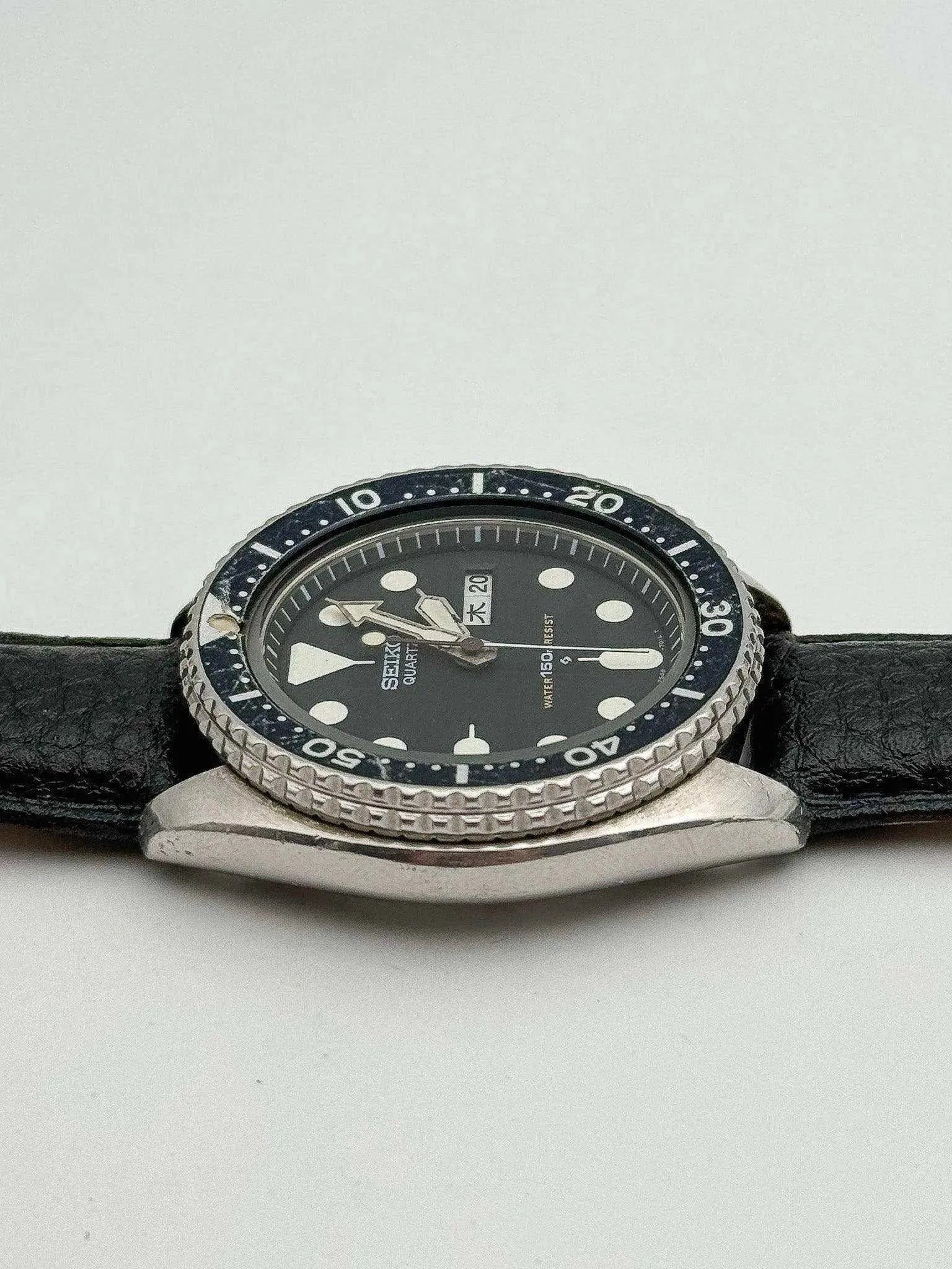 Seiko - Plongeuse Noir lunette bleu Kanji - 1980 - Atelier Victor Paris - Vintage Watch Shop Dubai