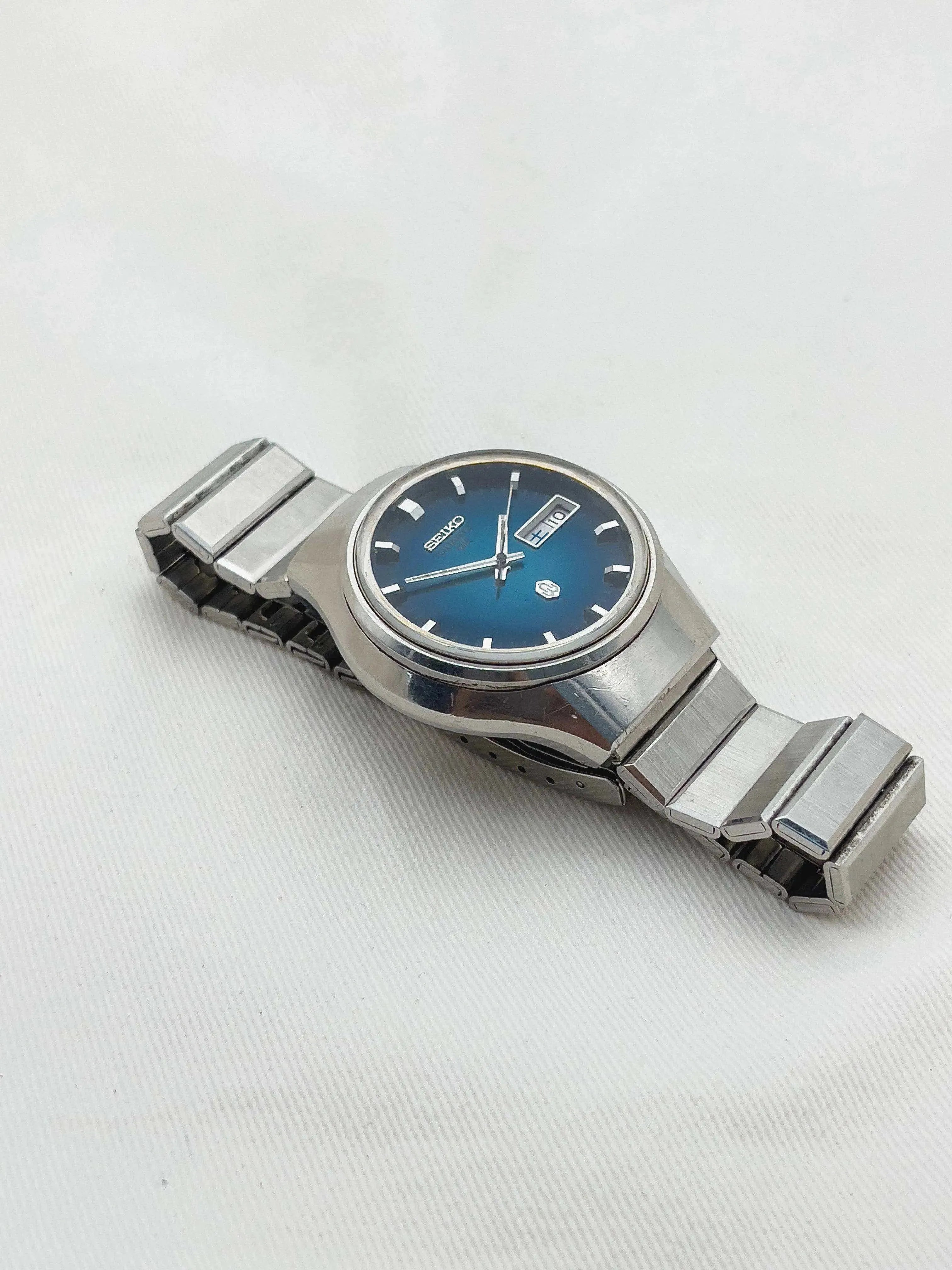 Seiko - QR Blue Dial - 1973 - Atelier Victor Paris - Vintage Watch Shop Dubai