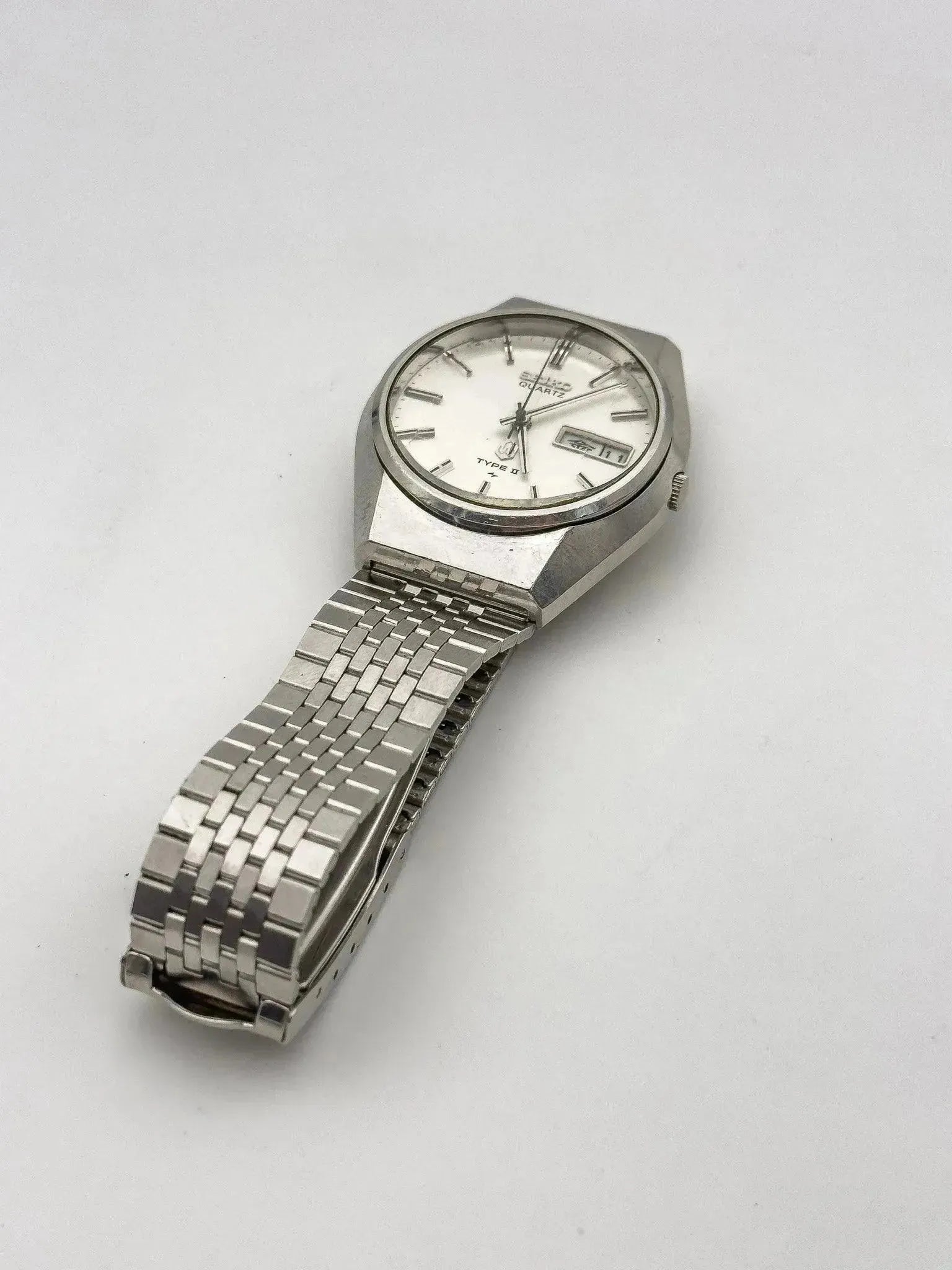 Seiko - Silver Facetted Kanji Daydate - 1976 - Atelier Victor Paris - Vintage Watch Shop Dubai