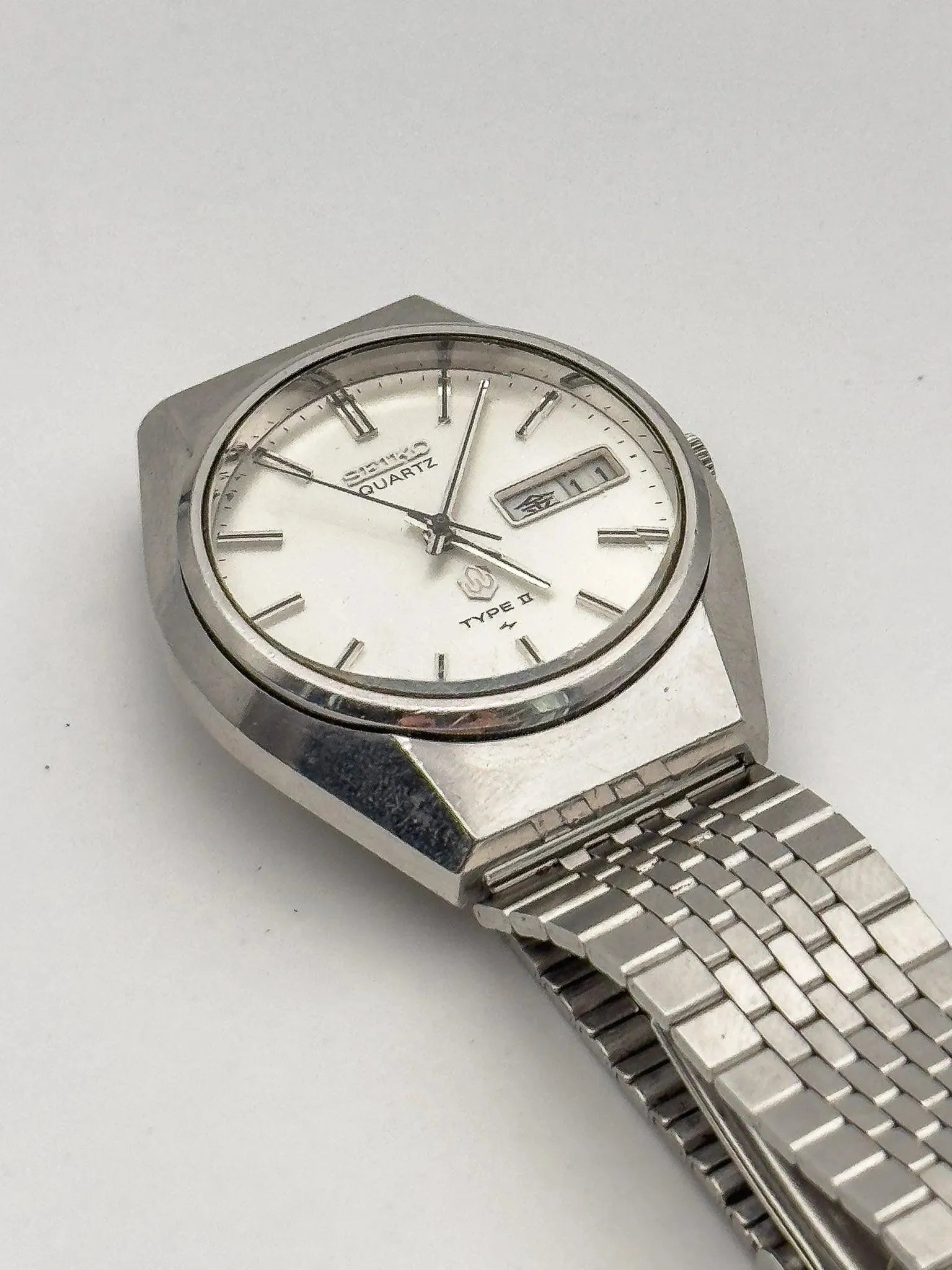 Seiko - Silver Facetted Kanji Daydate - 1976 - Atelier Victor Paris - Vintage Watch Shop Dubai