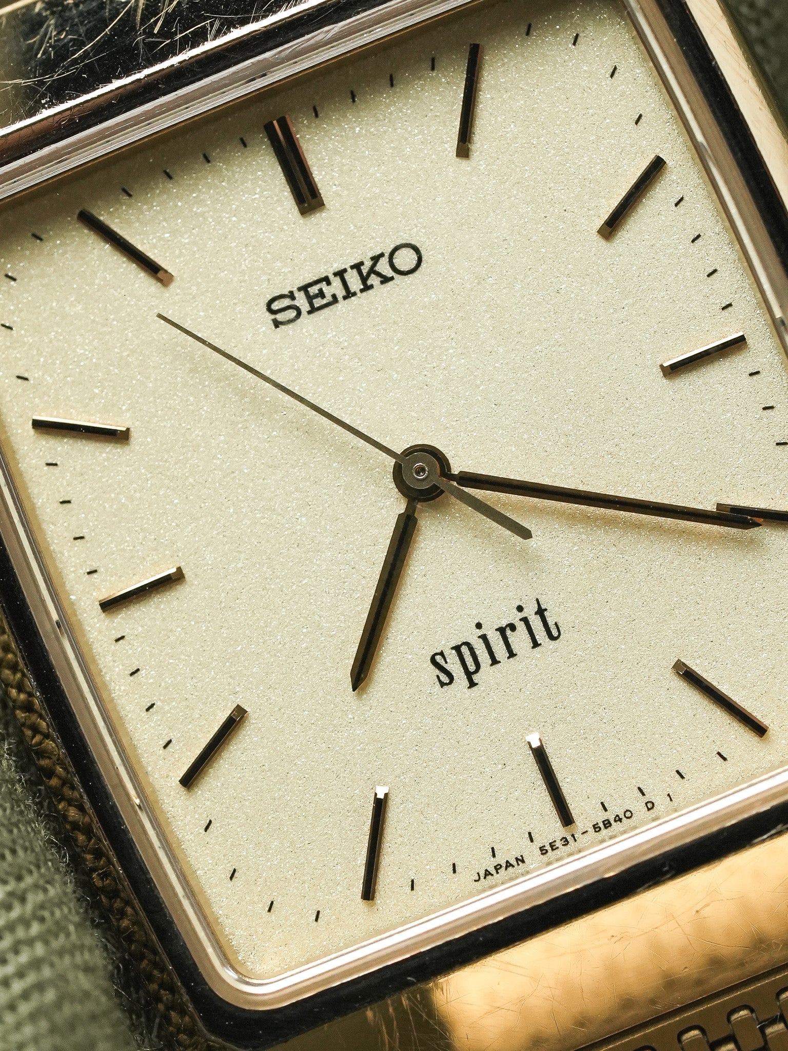 Seiko - Spirit Dust plaqué or bracelet intégré - 1993 - Atelier Victor - Vintage Shop
