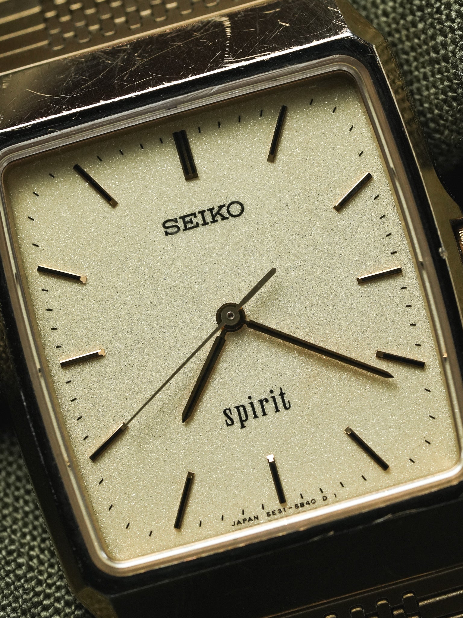 Seiko - Spirit Dust plaqué or bracelet intégré - 1993 - Atelier Victor - Vintage Shop