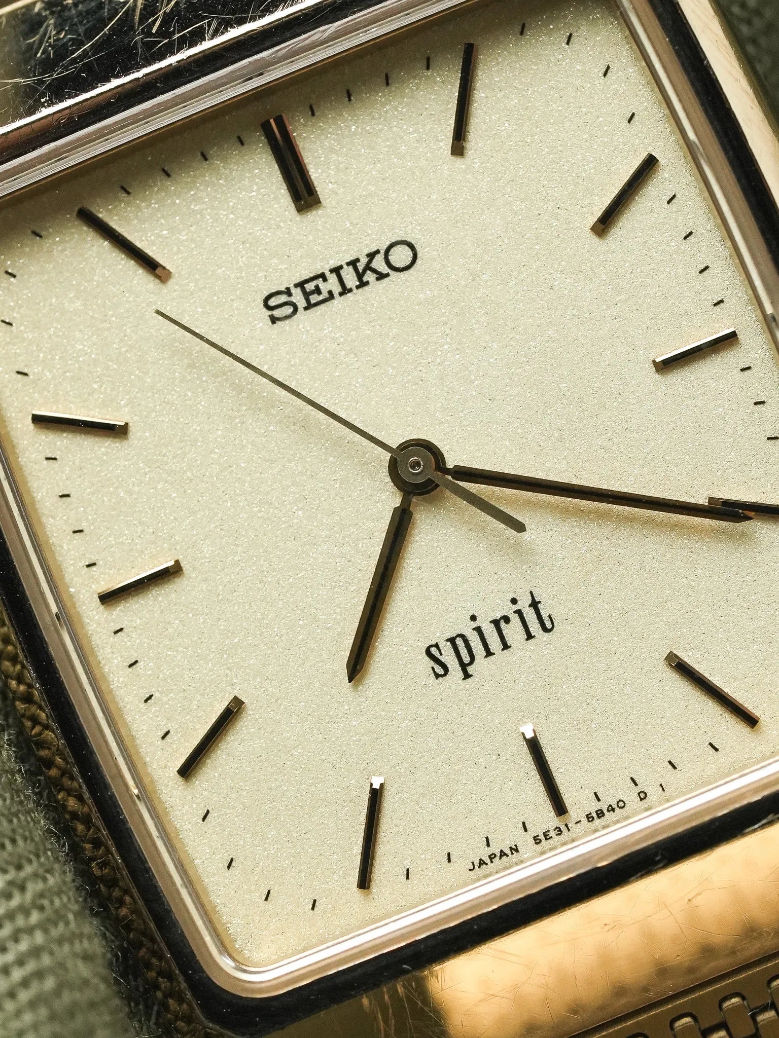 Seiko - Spirit Dust plaqué or bracelet intégré - 1993 - Atelier Victor - Vintage Shop