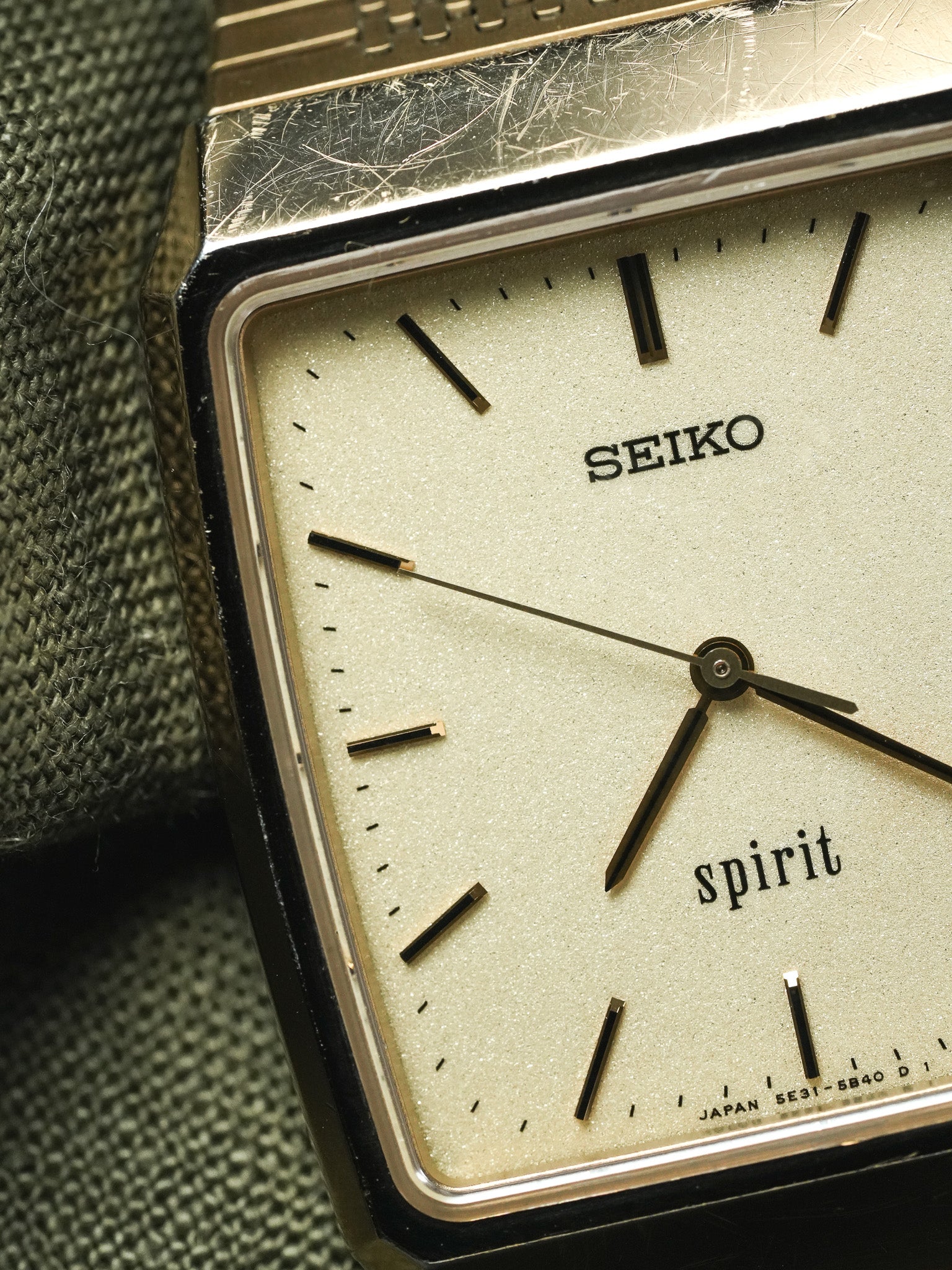Seiko - Spirit Dust plaqué or bracelet intégré - 1993 - Atelier Victor - Vintage Shop