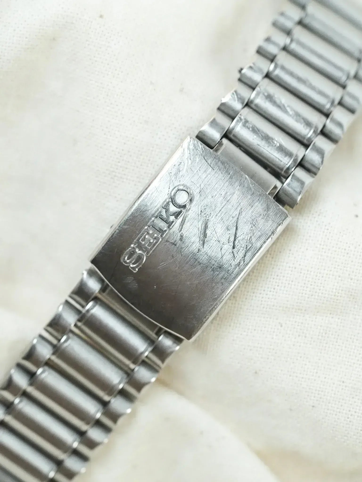 Seiko - Spirit Rond Acier Blanc sablé Chiffres Arabes Bracelet acier - 1987 - Atelier Victor