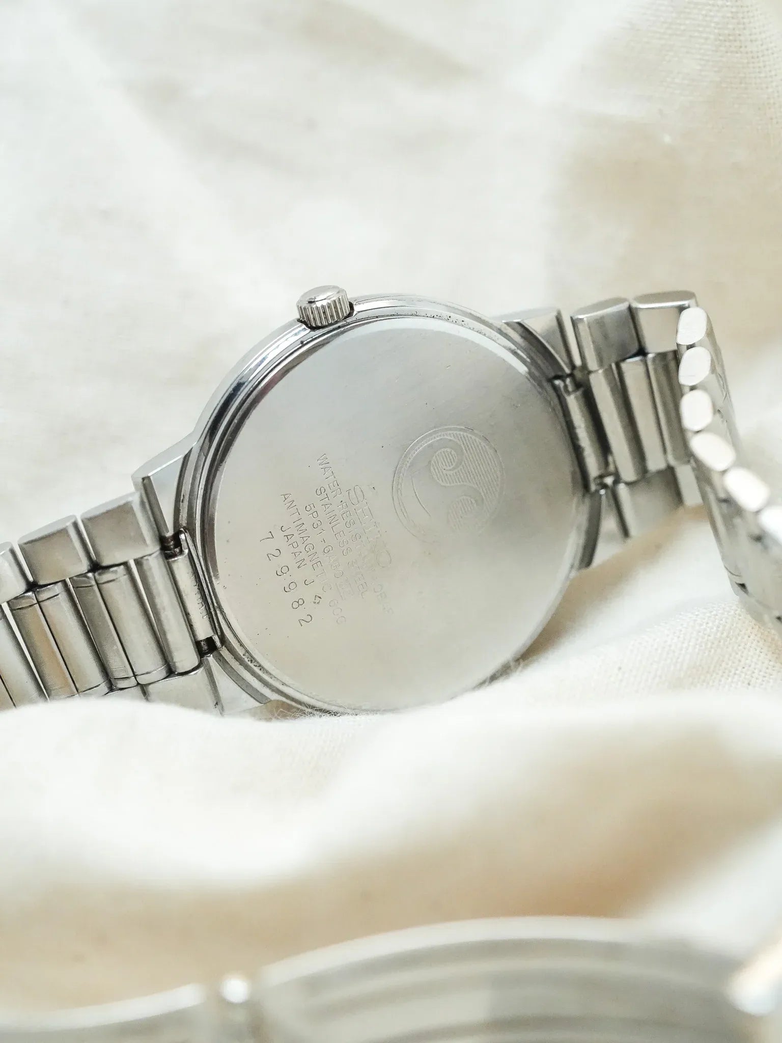 Seiko - Spirit Rond Acier Blanc sablé Chiffres Arabes Bracelet acier - 1987 - Atelier Victor - Vintage Shop