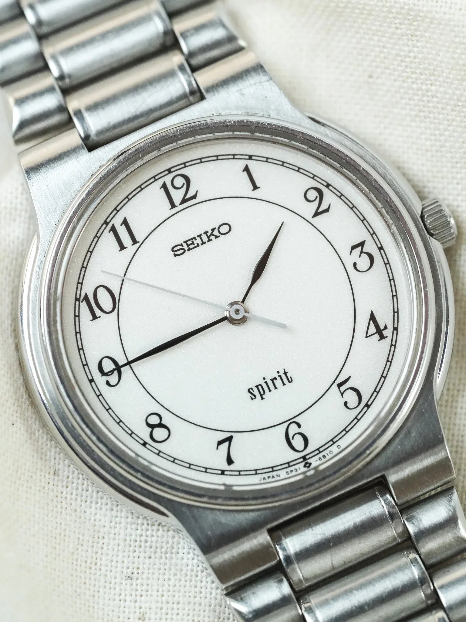 Seiko - Spirit Rond Acier Blanc sablé Chiffres Arabes Bracelet acier - 1987 - Atelier Victor - Vintage Shop