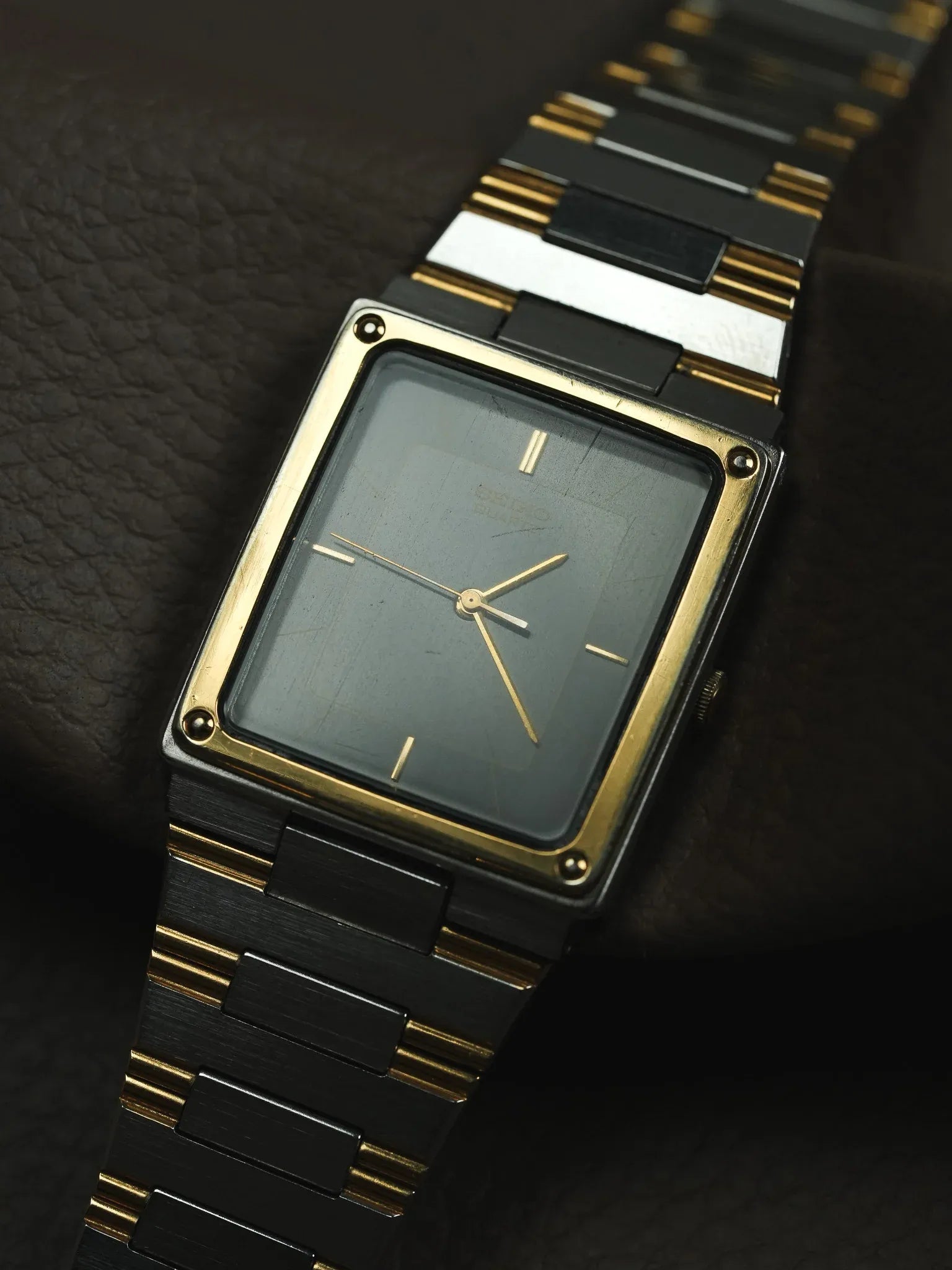 Seiko - Tank acier or lunette vissée cadran gris - 1982 - Atelier Victor