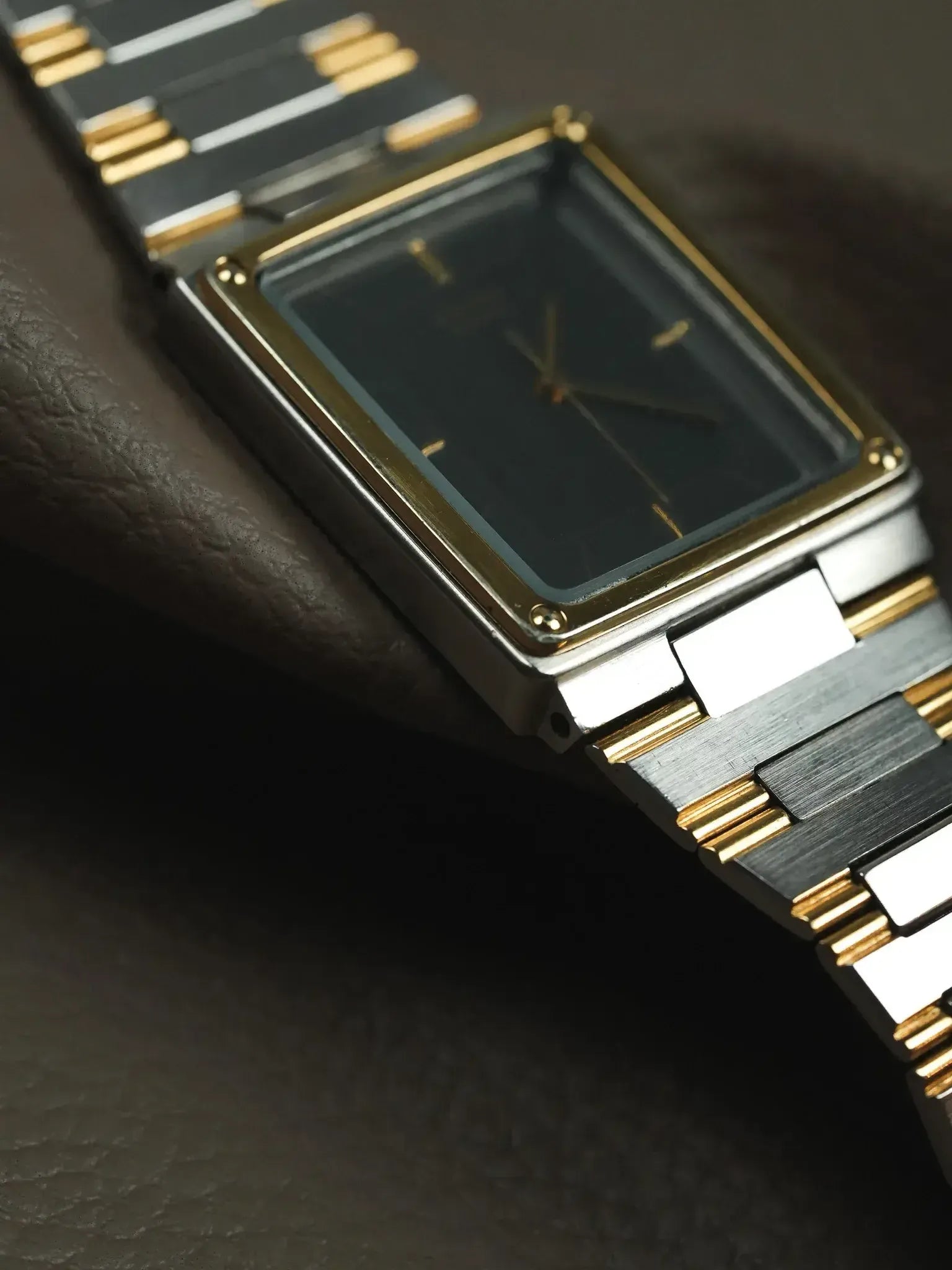 Seiko - Tank acier or lunette vissée cadran gris - 1982 - Atelier Victor