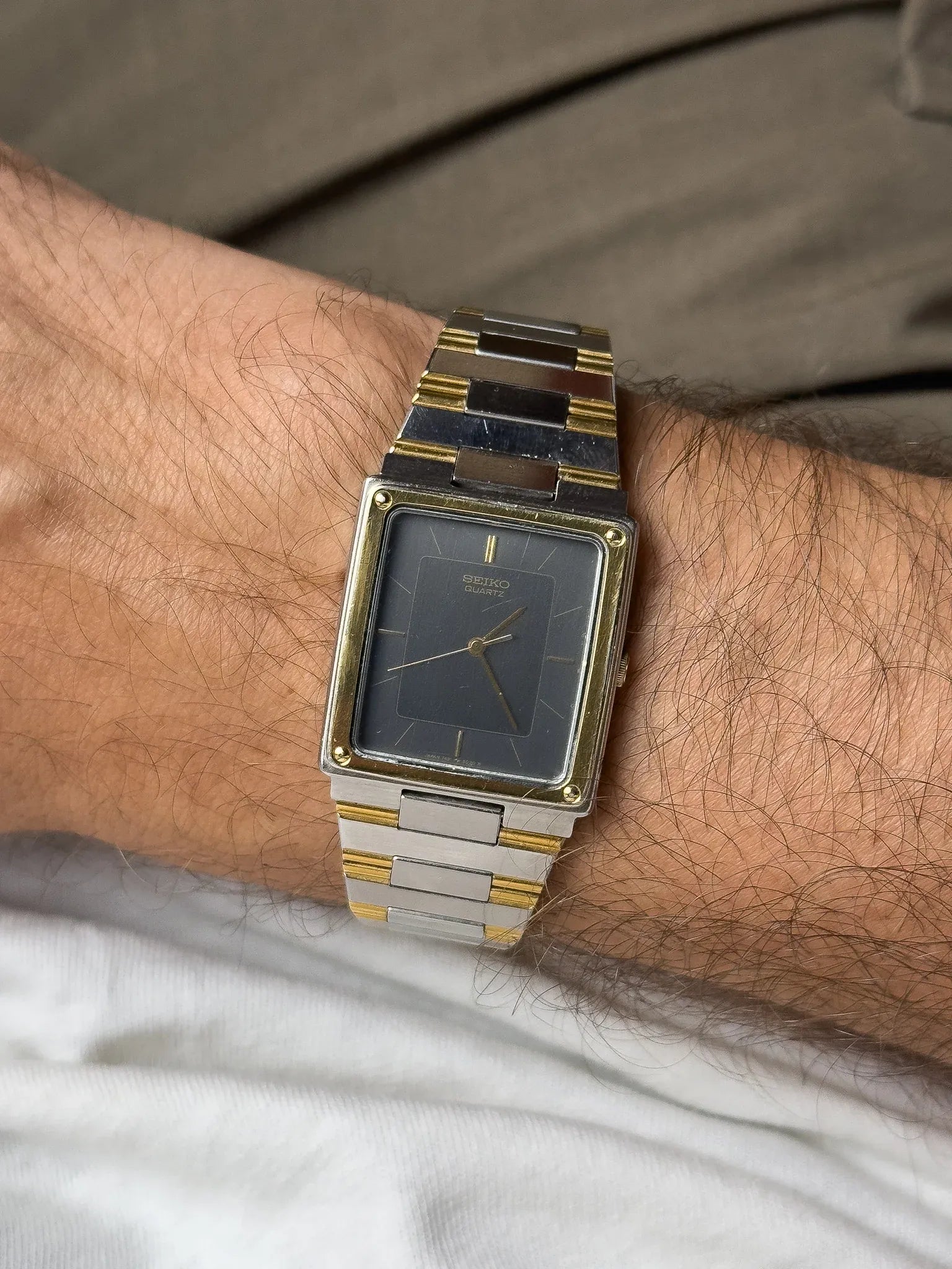 Seiko - Tank acier or lunette vissée cadran gris - 1982 - Atelier Victor