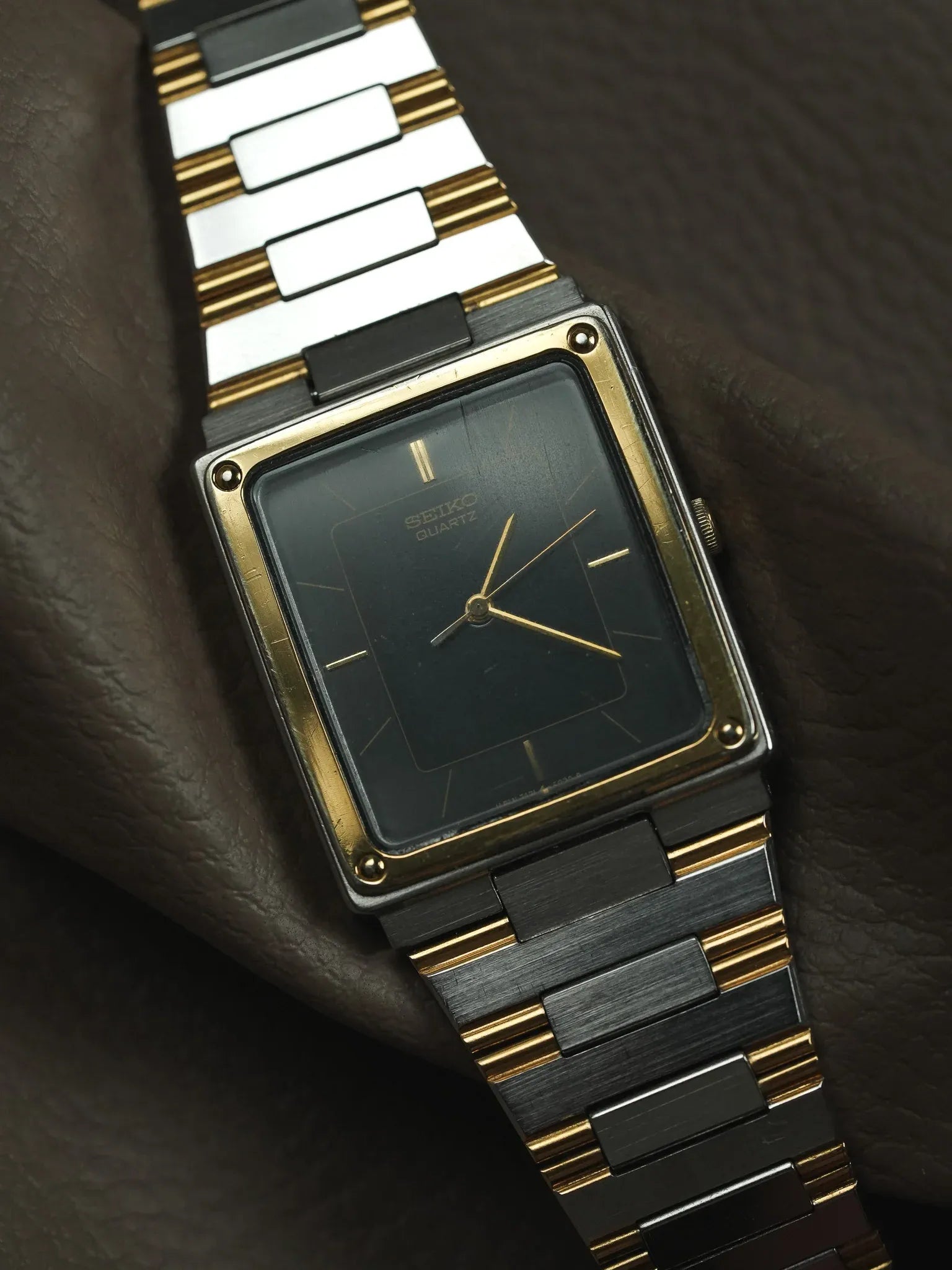 Seiko - Tank acier or lunette vissée cadran gris - 1982 - Atelier Victor