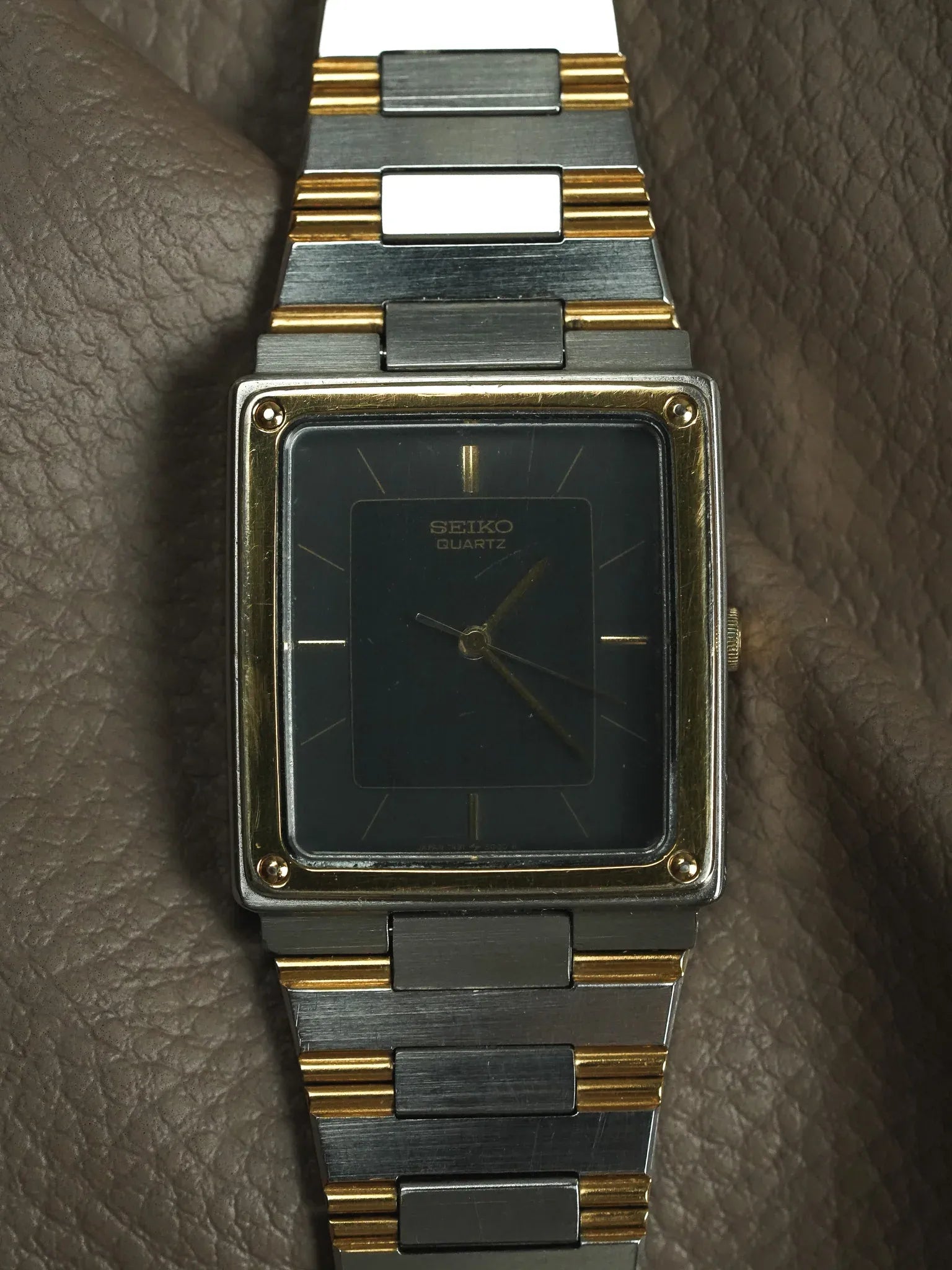 Seiko - Tank acier or lunette vissée cadran gris - 1982 - Atelier Victor