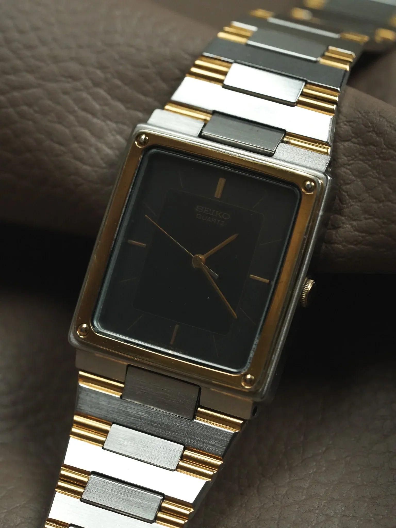 Seiko - Tank acier or lunette vissée cadran gris - 1982 - Atelier Victor