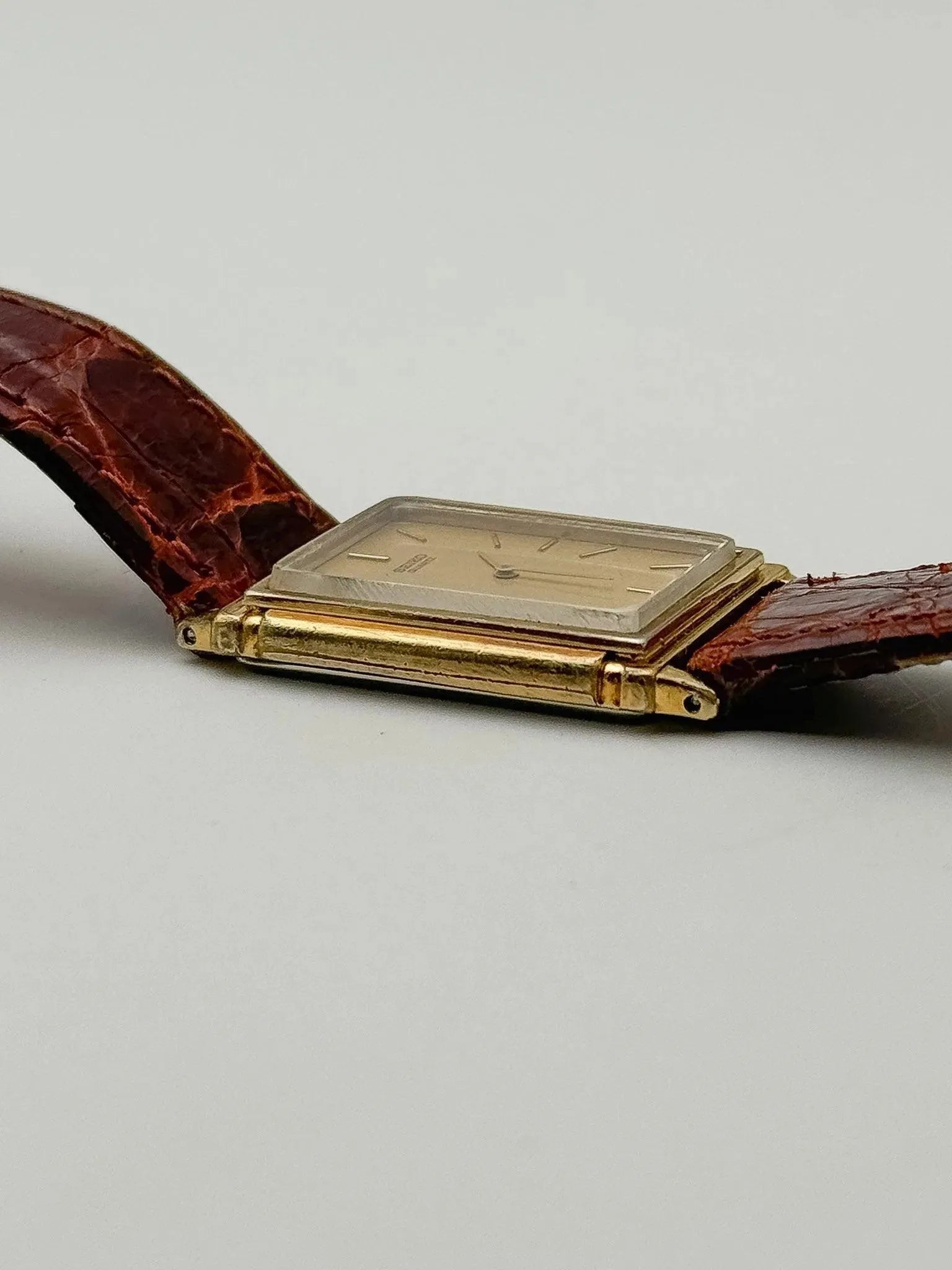 Seiko - Tank Allongée Gold - 1984 - Atelier Victor Paris - Vintage Watch Shop Dubai