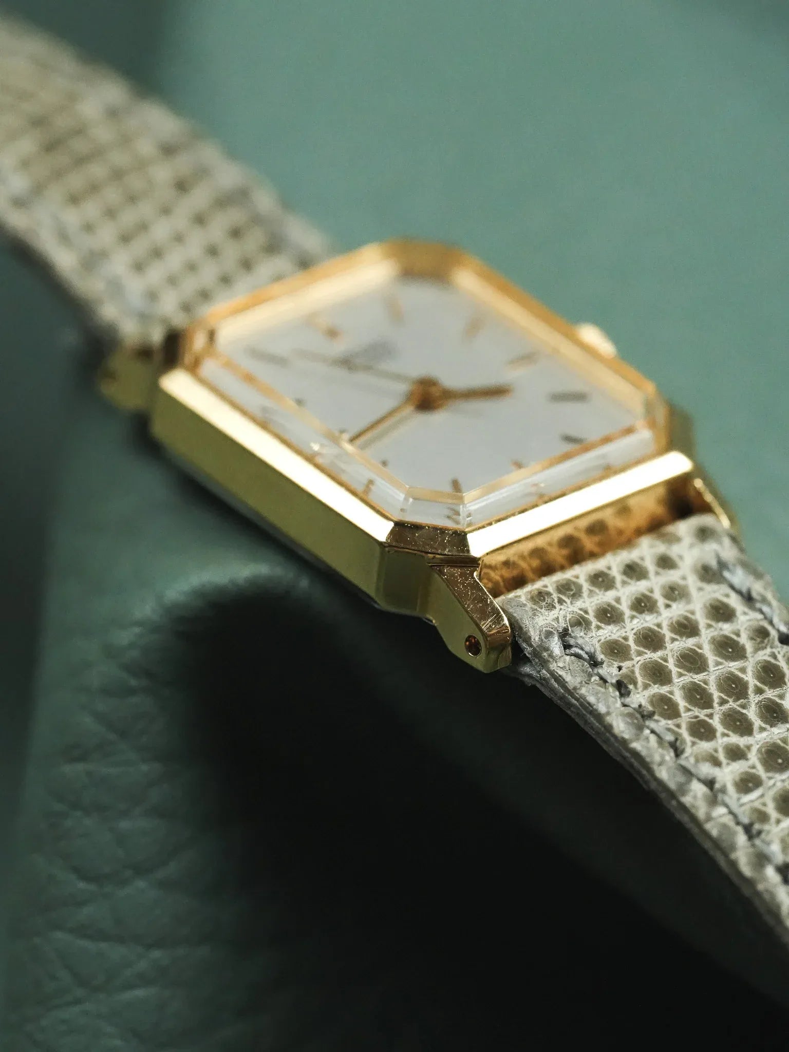 Seiko - Tank Femme Or Bracelet gris - Neuve de stock - 1993 - Atelier Victor