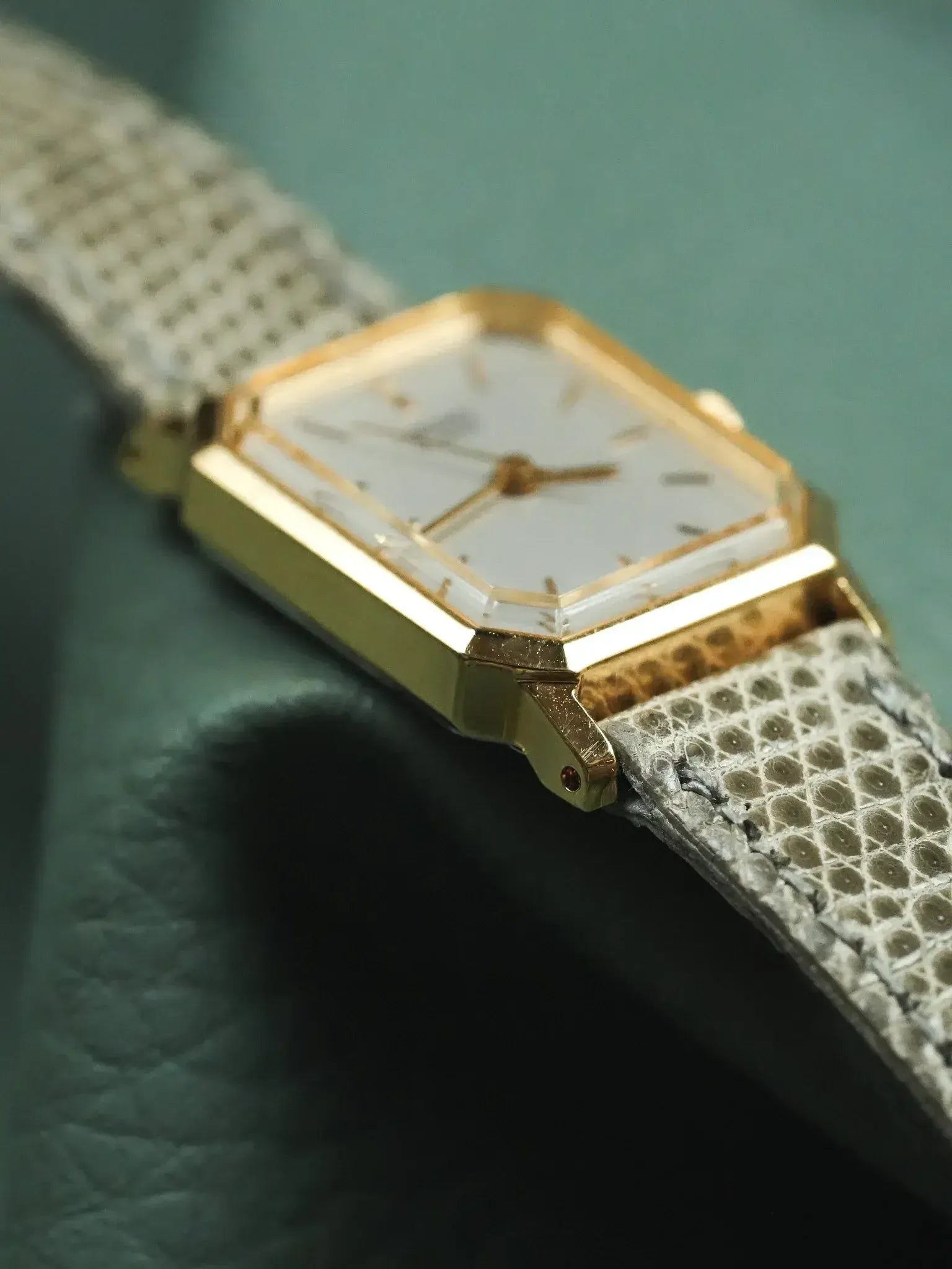 Seiko - Tank Femme Or Bracelet gris - Neuve de stock - 1993 - Atelier Victor