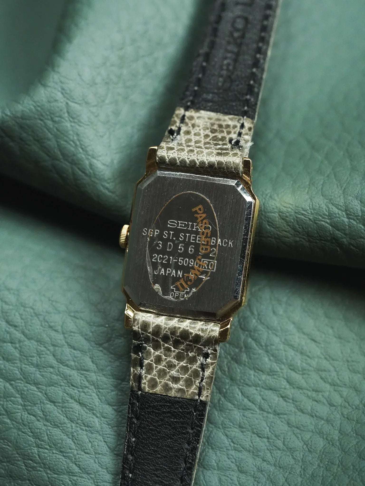 Seiko - Tank Femme Or Bracelet gris - Neuve de stock - 1993 - Atelier Victor