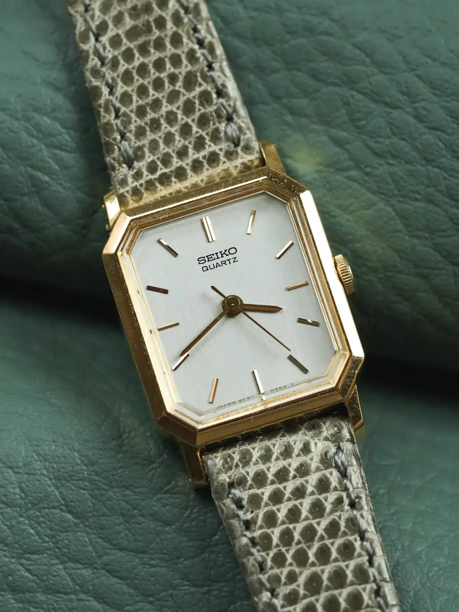 Seiko - Tank Femme Or Bracelet gris - Neuve de stock - 1993 - Atelier Victor