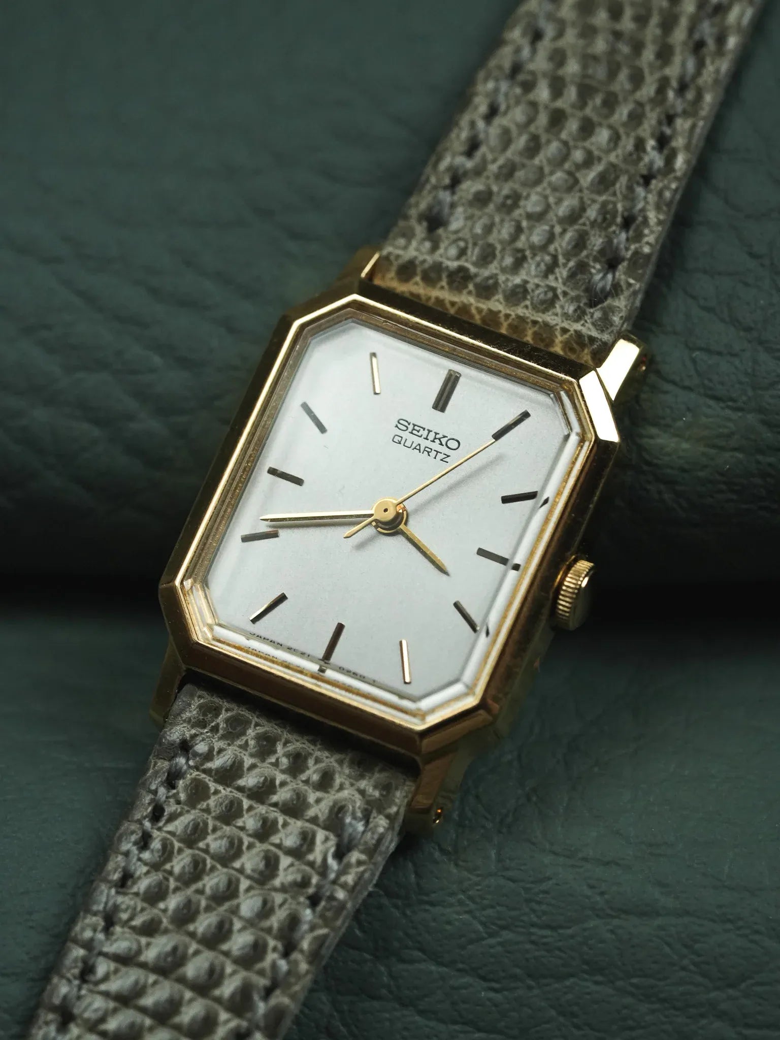 Seiko - Tank Femme Or Bracelet gris - Neuve de stock - 1993 - Atelier Victor